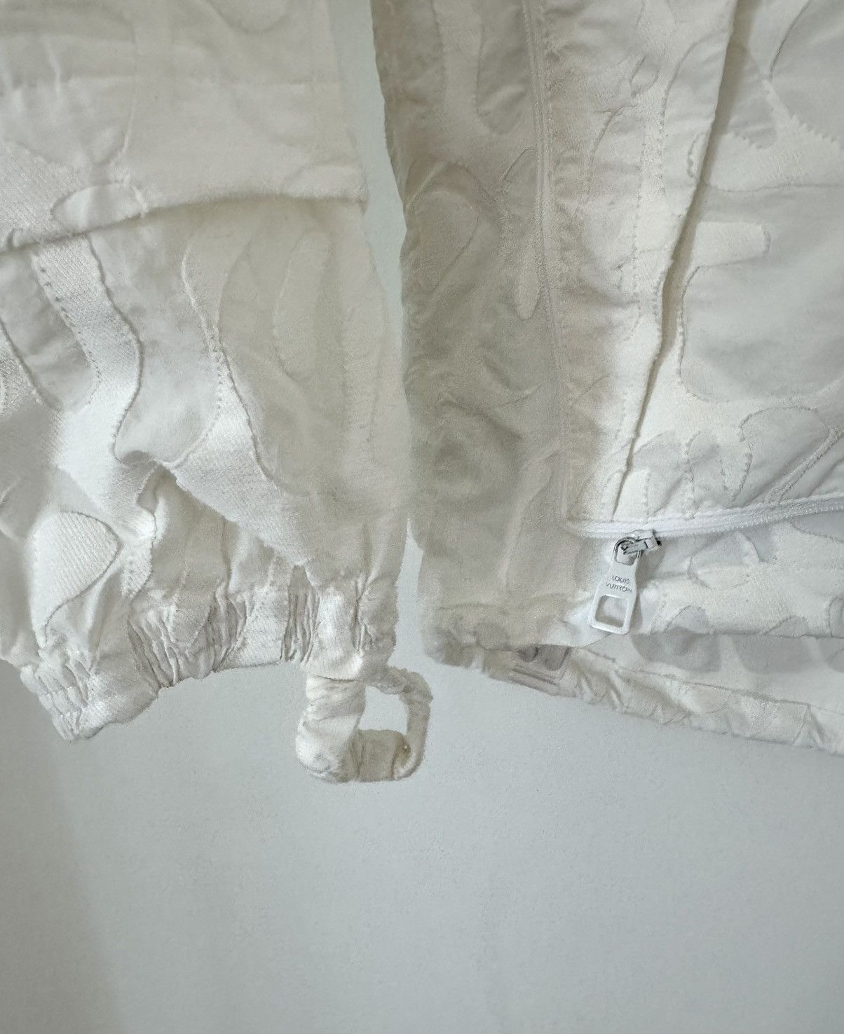 Louis Vuitton Louis Vuitton White Spellout Windbreaker Jacket – Size L Size US L / EU 52-54 / 3 - 10 Thumbnail