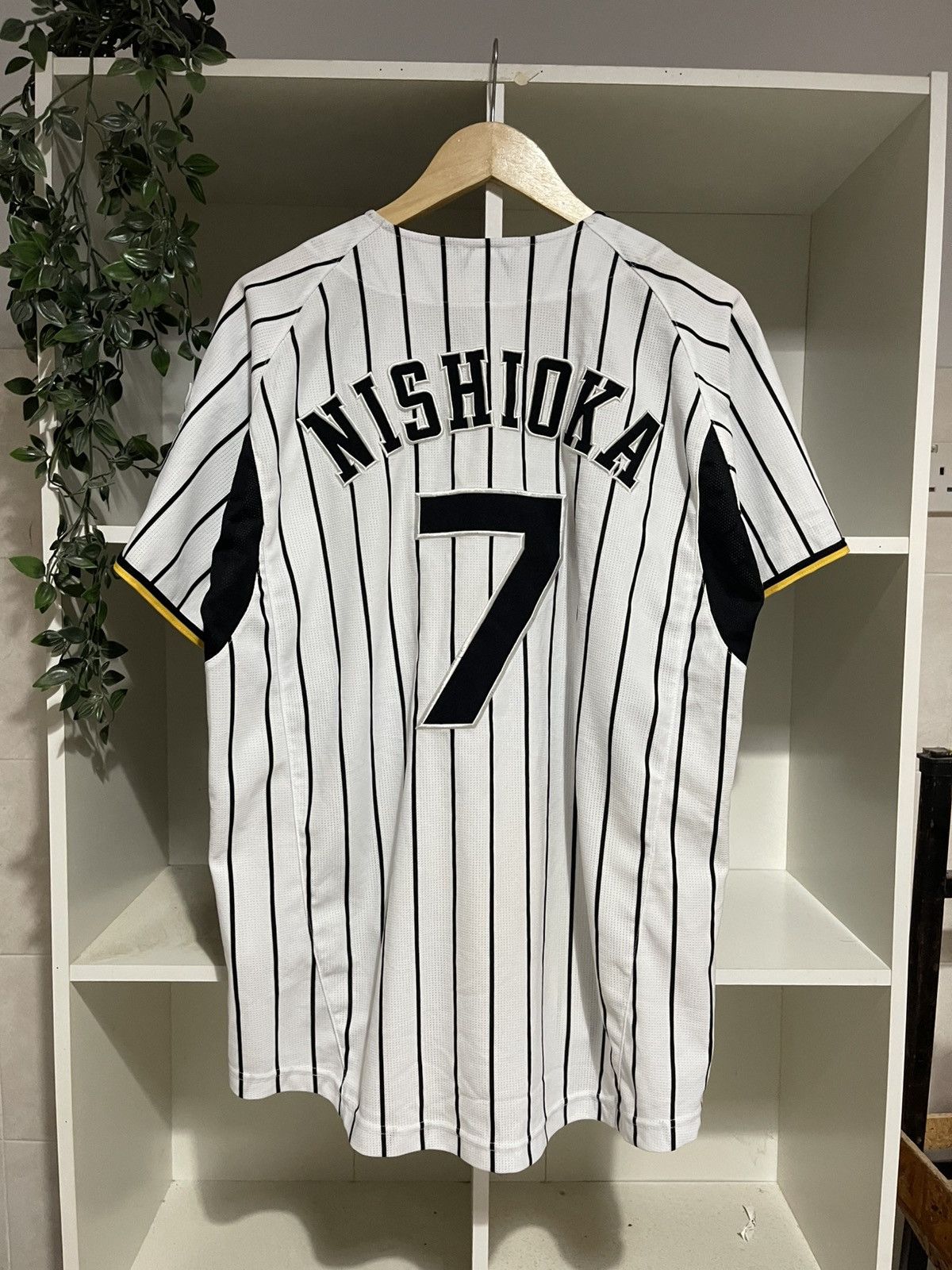Mizuno Hanshin Tigers Size US L / EU 52-54 / 3 - 6 Thumbnail