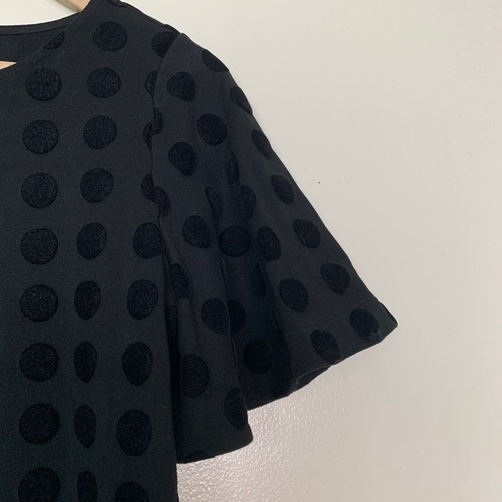 Ann Taylor Black Embossed Polka Dot Flutter Sleeve Women's Size Med Size M / US 6-8 / IT 42-44 - 7 Thumbnail