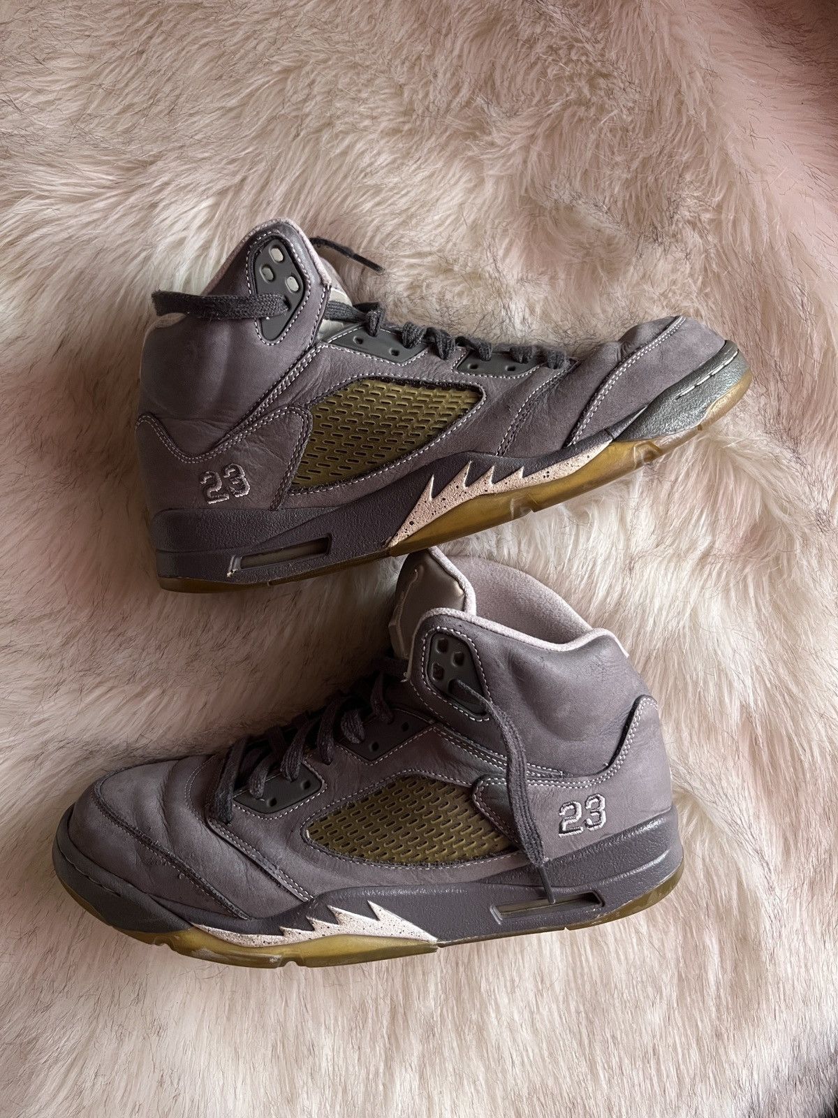 Jordan Brand Wolf Grey 5 (2011) Size US 11 / EU 44 - 1 Thumbnail