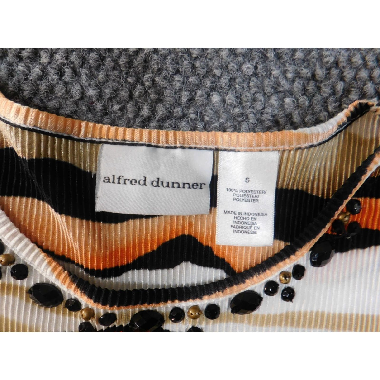 Vintage Alfred Dunner Blouse Shirt Women S Brown Geometric Beaded Polyester Knit Round Neck Short Sleeve Pullover Casual Beaded Size S / US 4 / IT 40 - 7 Thumbnail