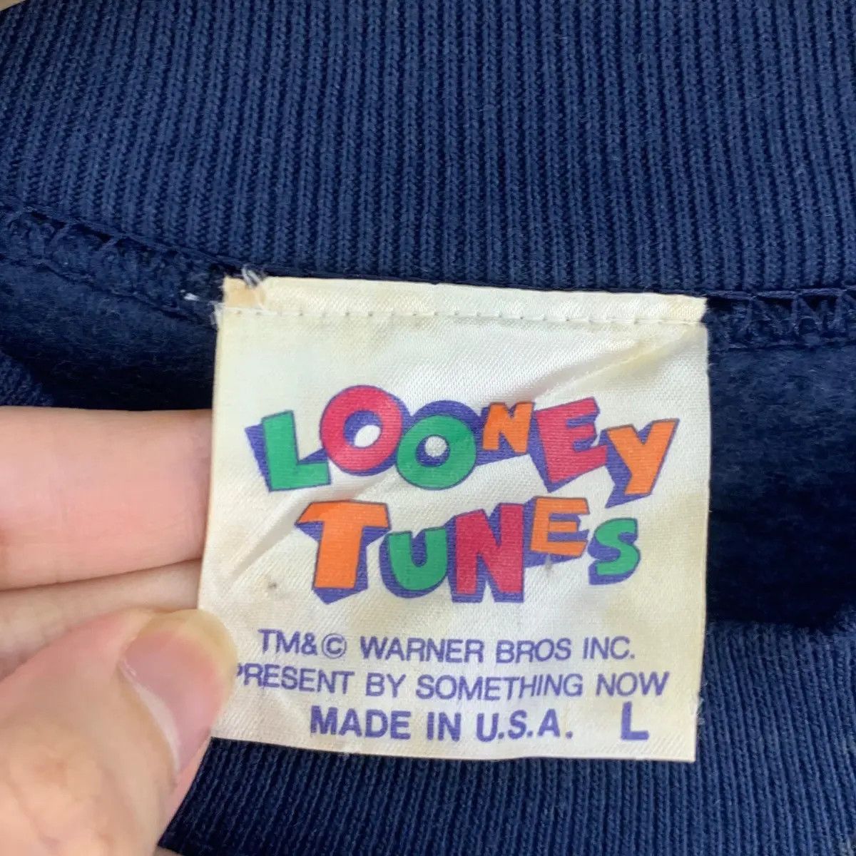 Vintage Vintage 1993 LOONEY TUNES TWEETY Bird Crewneck Size L / US 10 / IT 46 - 5 Thumbnail
