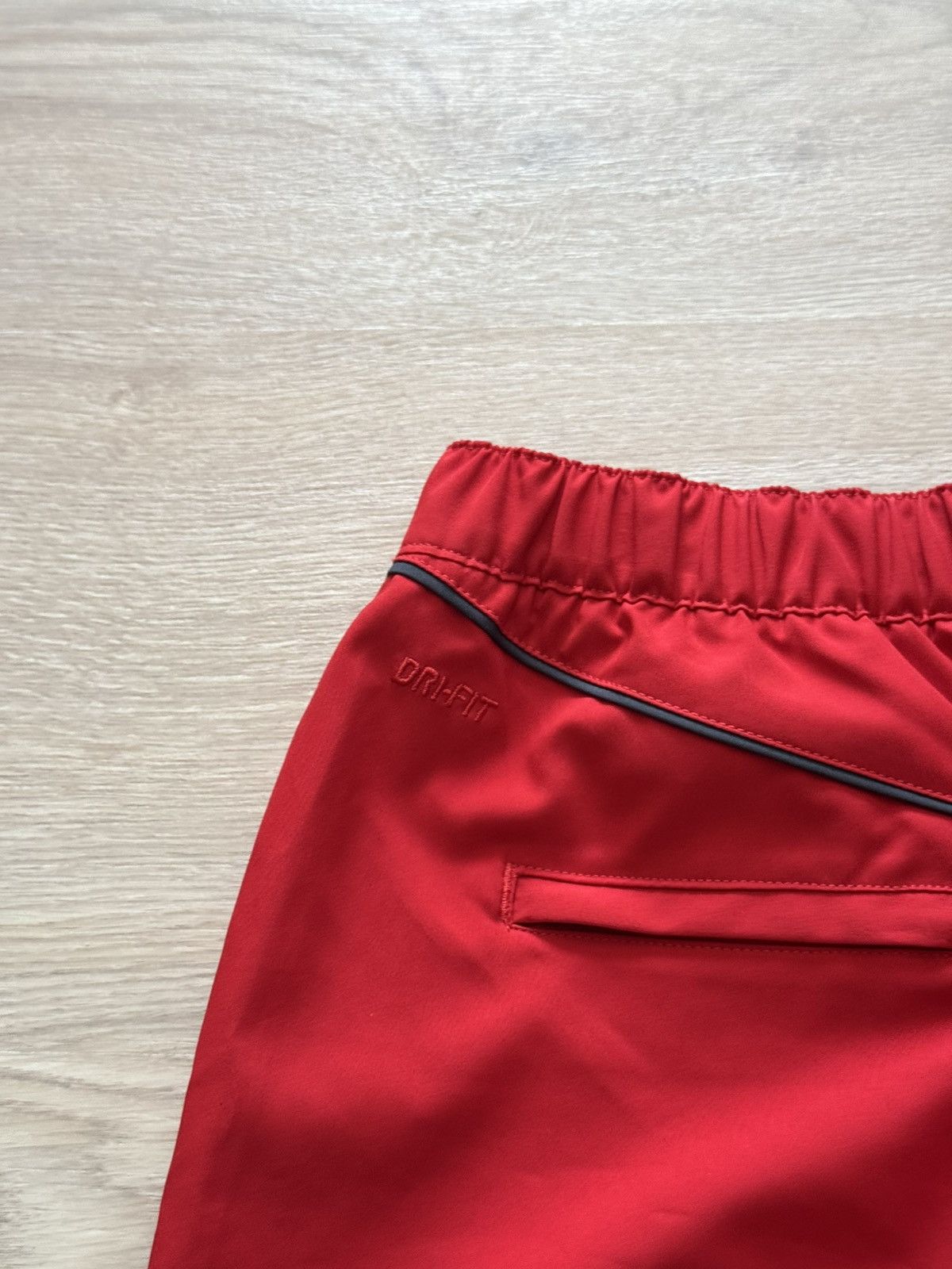 Vintage Vintage 00’s Nike y2k Red Women’s Japanese Jorts Shorts Size 30" / US 8 / IT 44 - 4 Thumbnail
