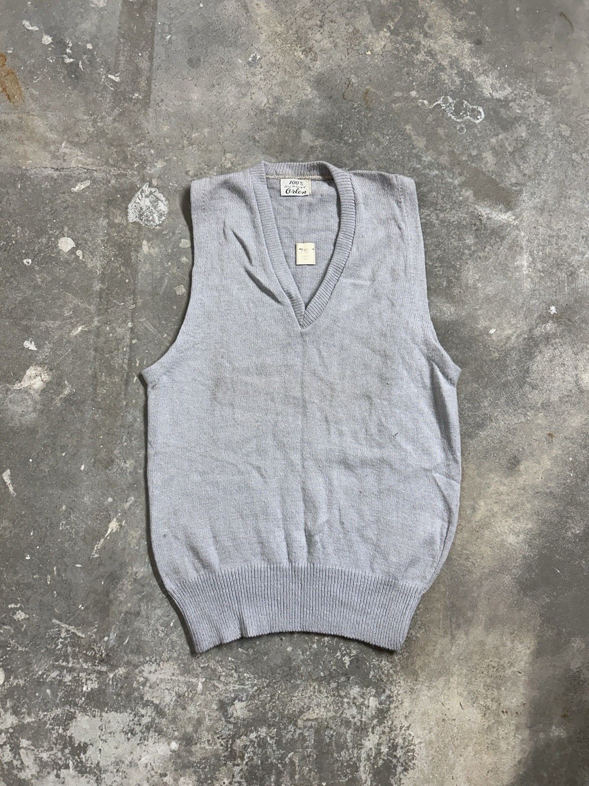Vintage VTG 70’s Knit Sweater Vest Gray V Neck Plain Orlon Pullover Size XS / US 0-2 / IT 36-38 - 1 Thumbnail