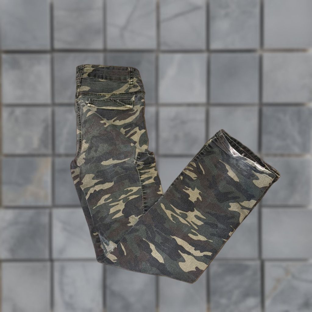 Vintage VIP Jeans Women’s Camo Cargo 24x32 Measured Size 42" / US 20 - 1 Thumbnail