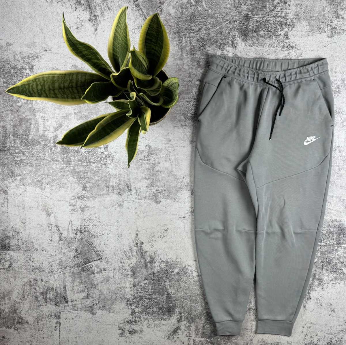 Nike Nike Tech Fleece Medium Relaxed Sweat Pants Trousers Activewear Drill Sportswear Size US 32 / EU 48 - 1 Thumbnail