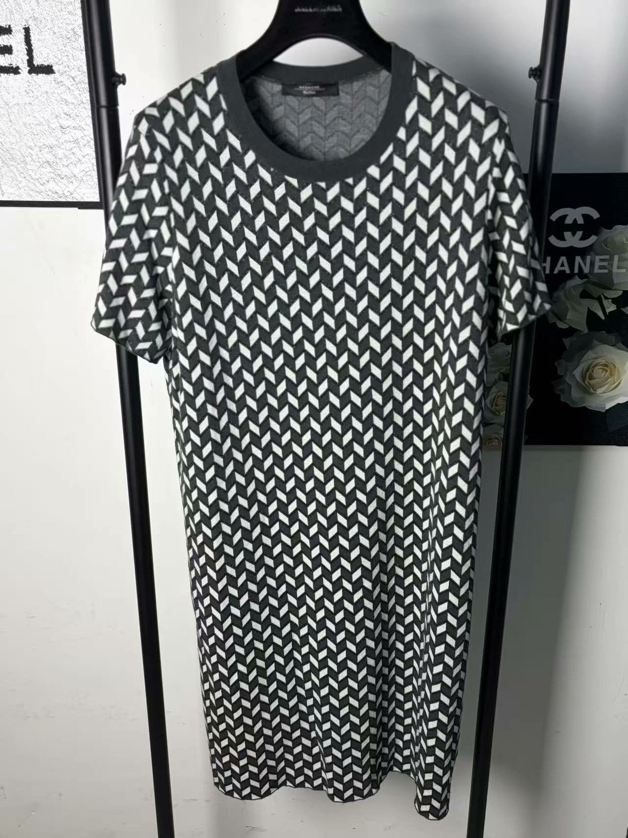 Max Mara Max Mara Knit White T-Shirt L Women Size L / US 10 / IT 46 - 1 Thumbnail