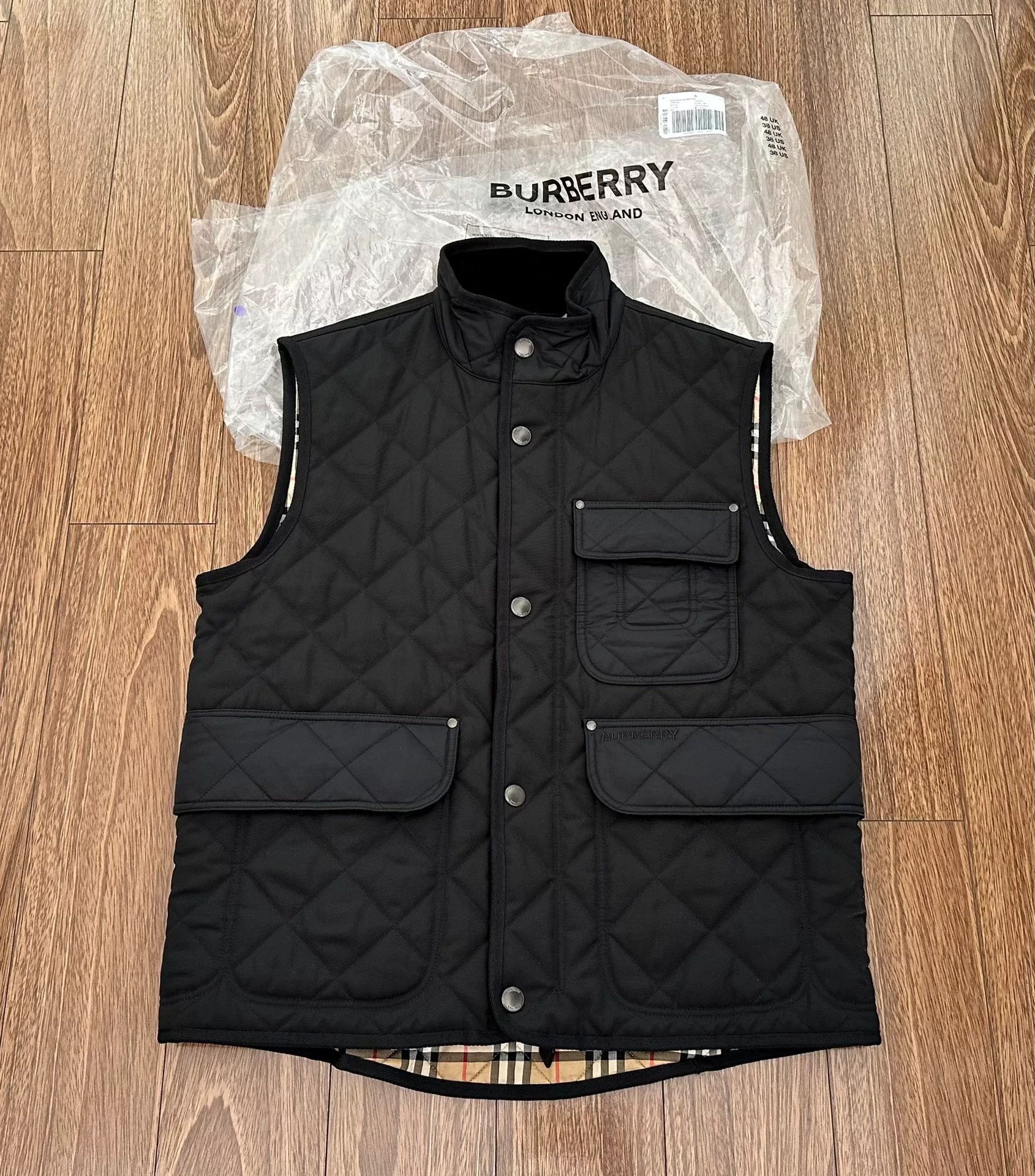 Burberry Burberry Check Pattern Black Down Vest Size US M / EU 48-50 / 2 - 1 Thumbnail