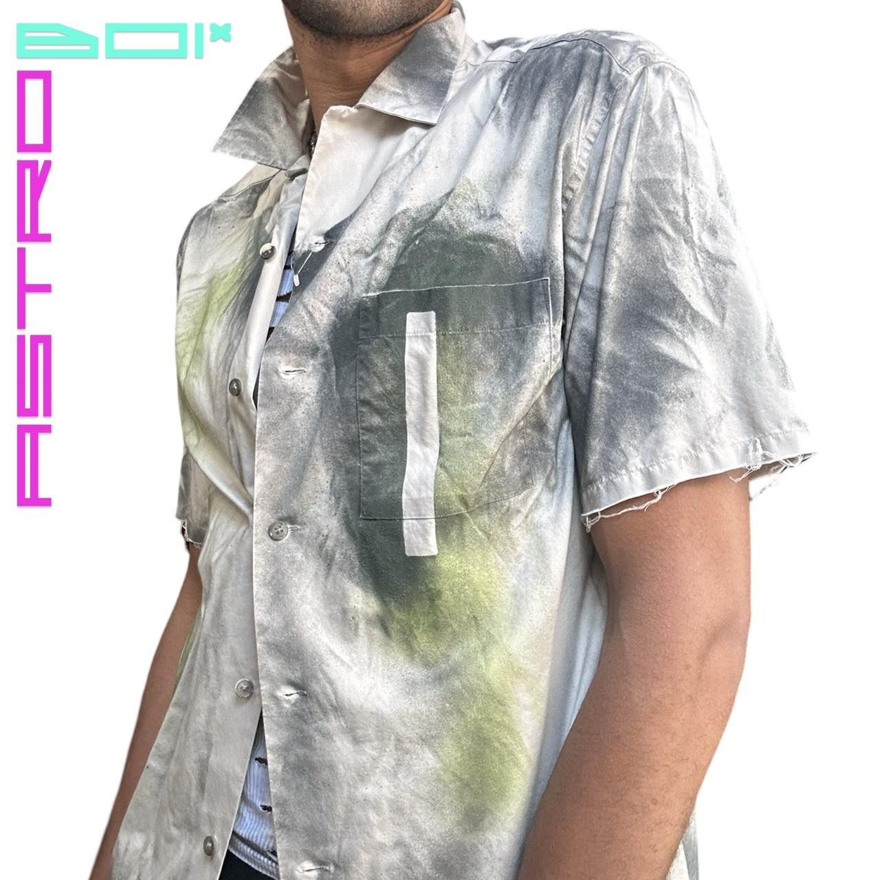 Uniqlo ASTROBOI X UNIQLO TAN AIRBRUSHED BUTTON UP SHIRT _ MEDIUM Size US S / EU 44-46 / 1 - 6 Thumbnail