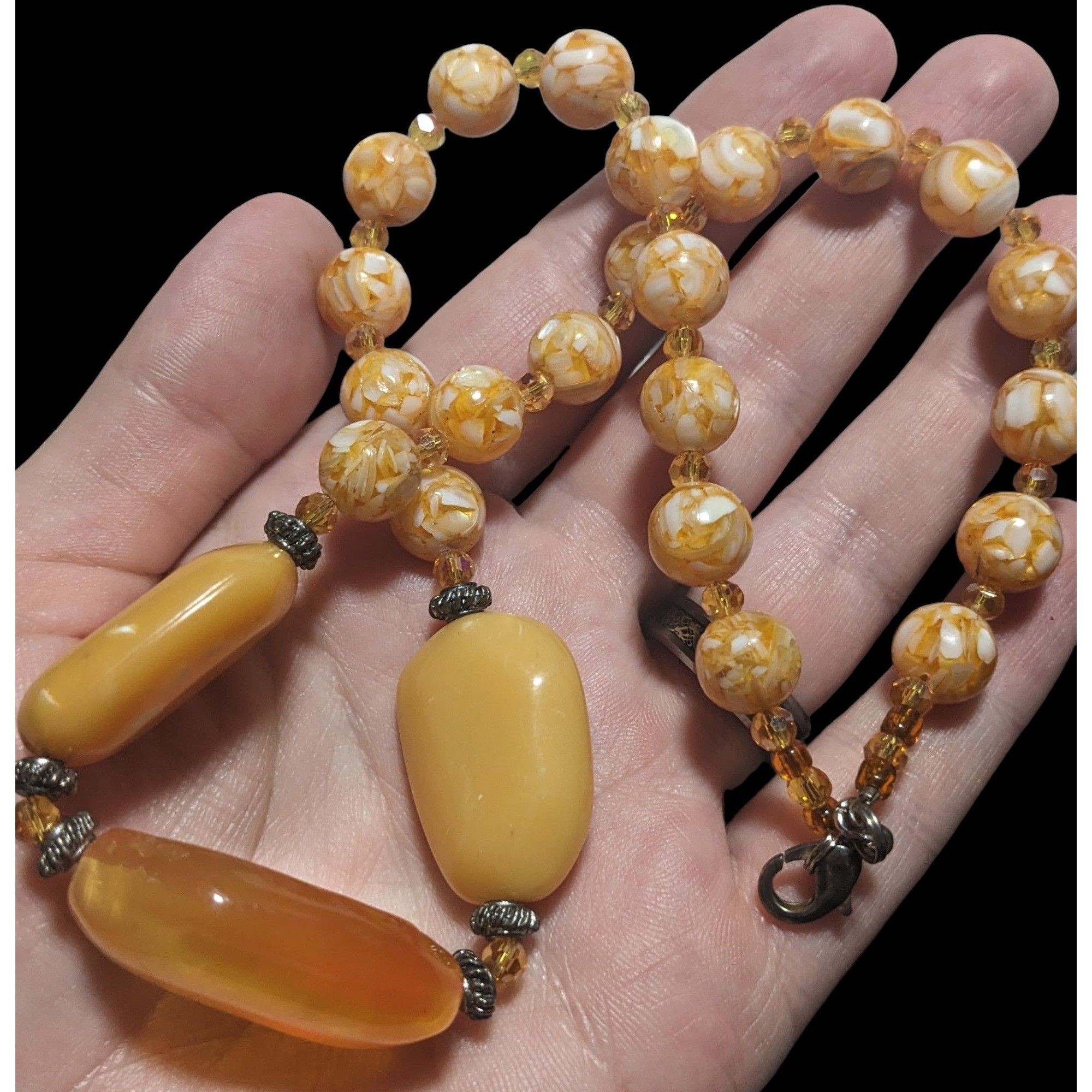 Other Retro Orange Cream Chunky Beaded Necklace Size ONE SIZE - 8 Thumbnail