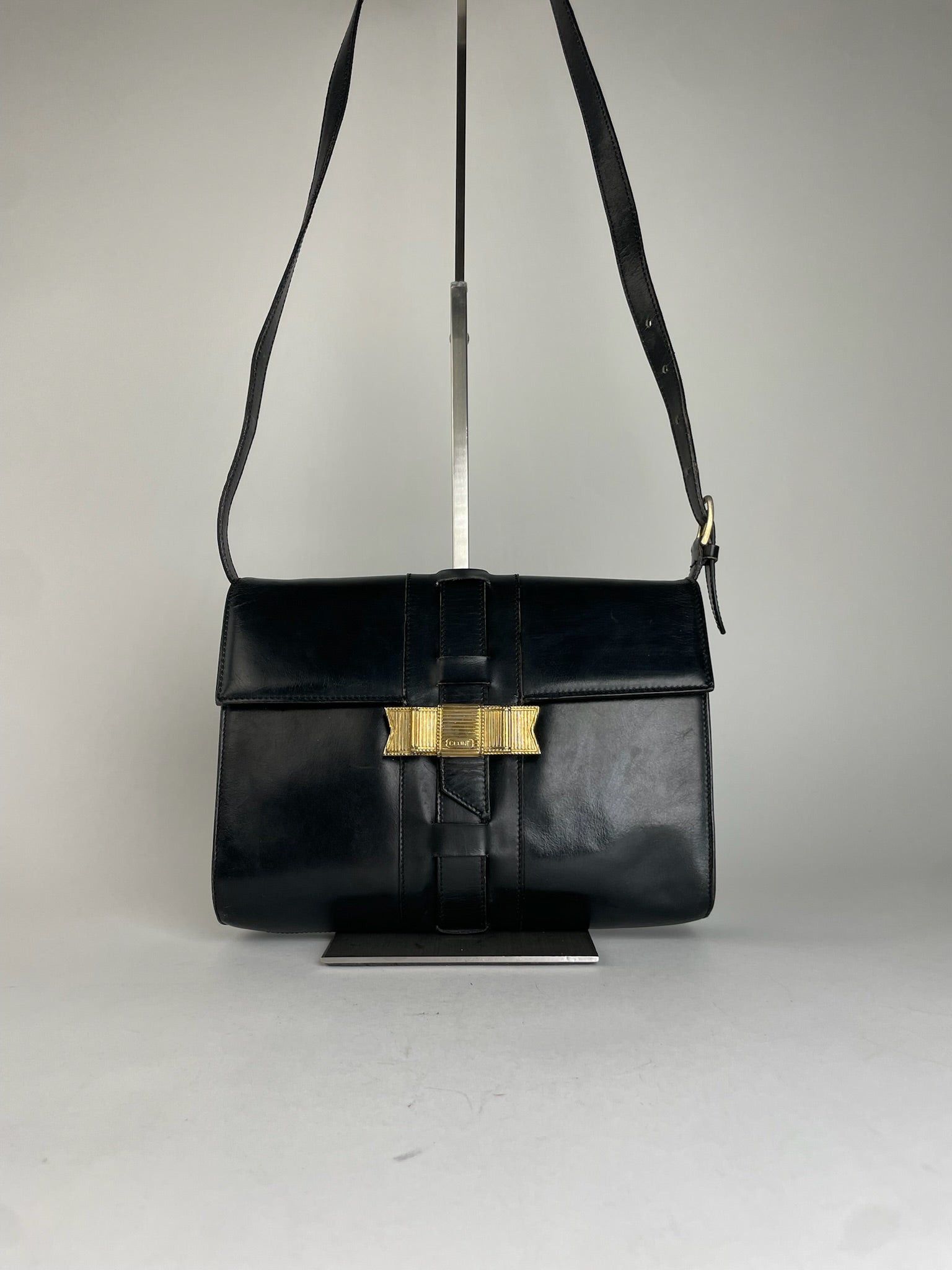Celine Classic Shoulder Bag Black Leather Gold Detail Size ONE SIZE - 1 Thumbnail