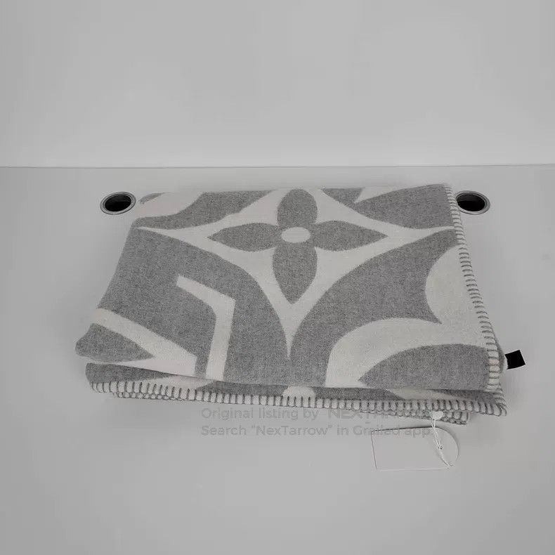 Louis Vuitton Louis Vuitton Grey wool blanket Size ONE SIZE - 1 Thumbnail