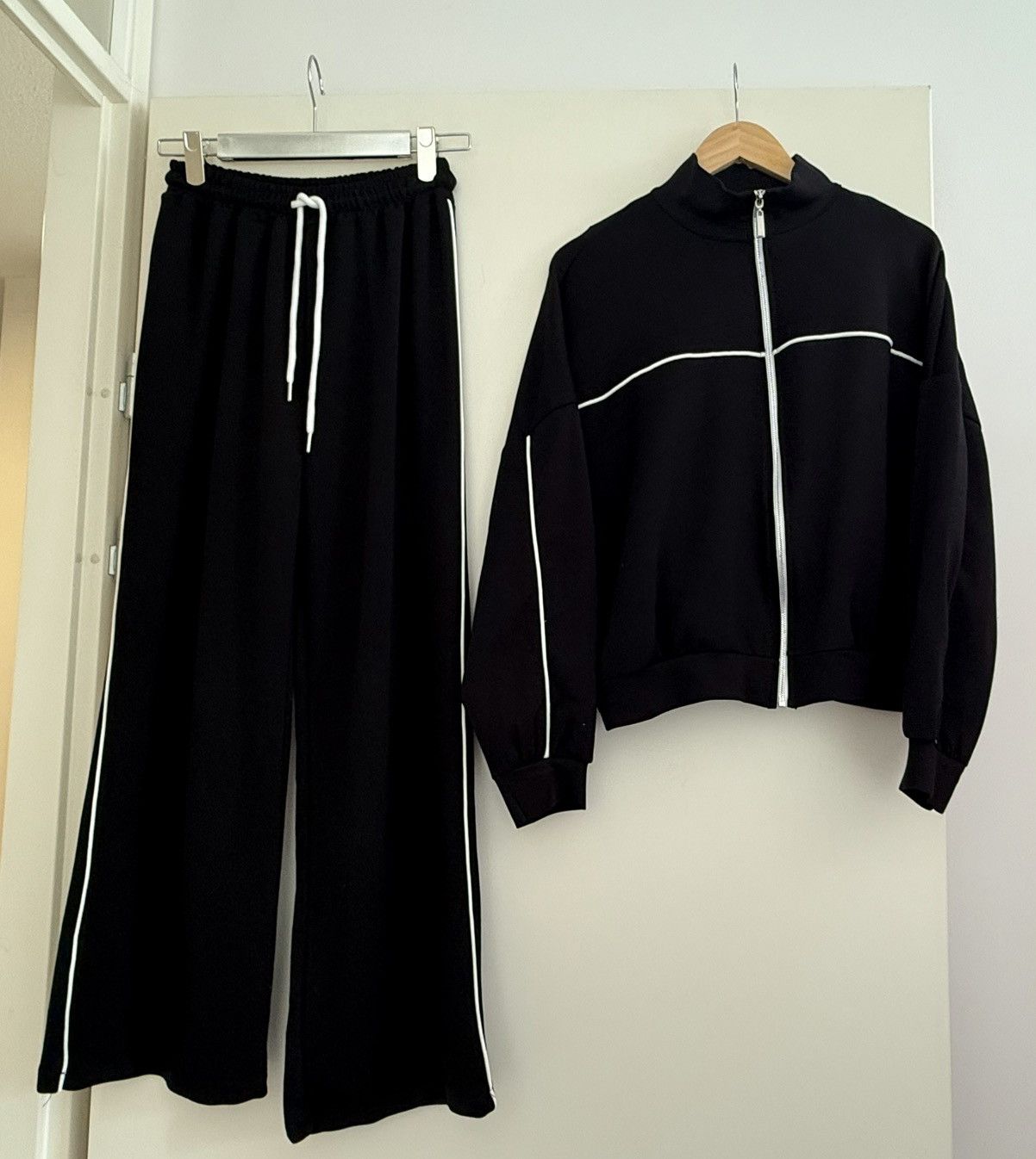 Other black with white set from Jumelle Paris Size M / US 6-8 / IT 42-44 - 1 Thumbnail