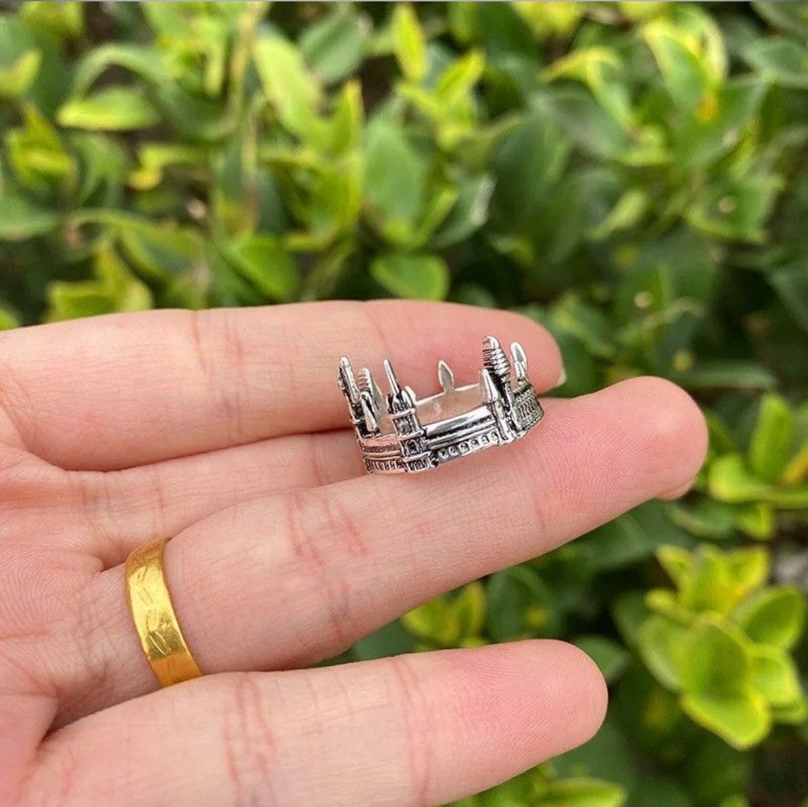 Other Old Castle Ring ( size 7 to 9 ) Size ONE SIZE - 3 Thumbnail