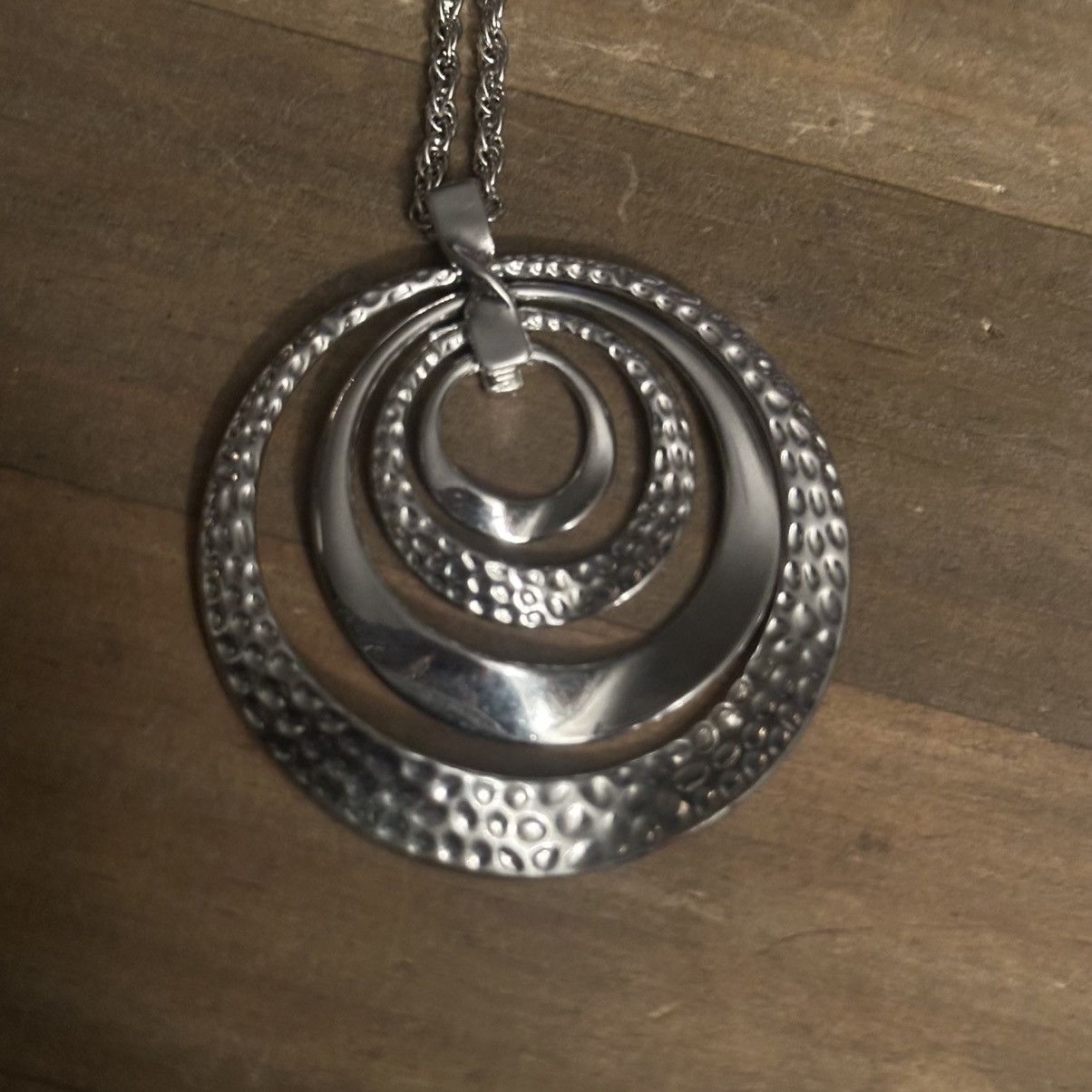 Other Silver tone hammered concentric circular pendant necklace Size ONE SIZE - 3 Thumbnail