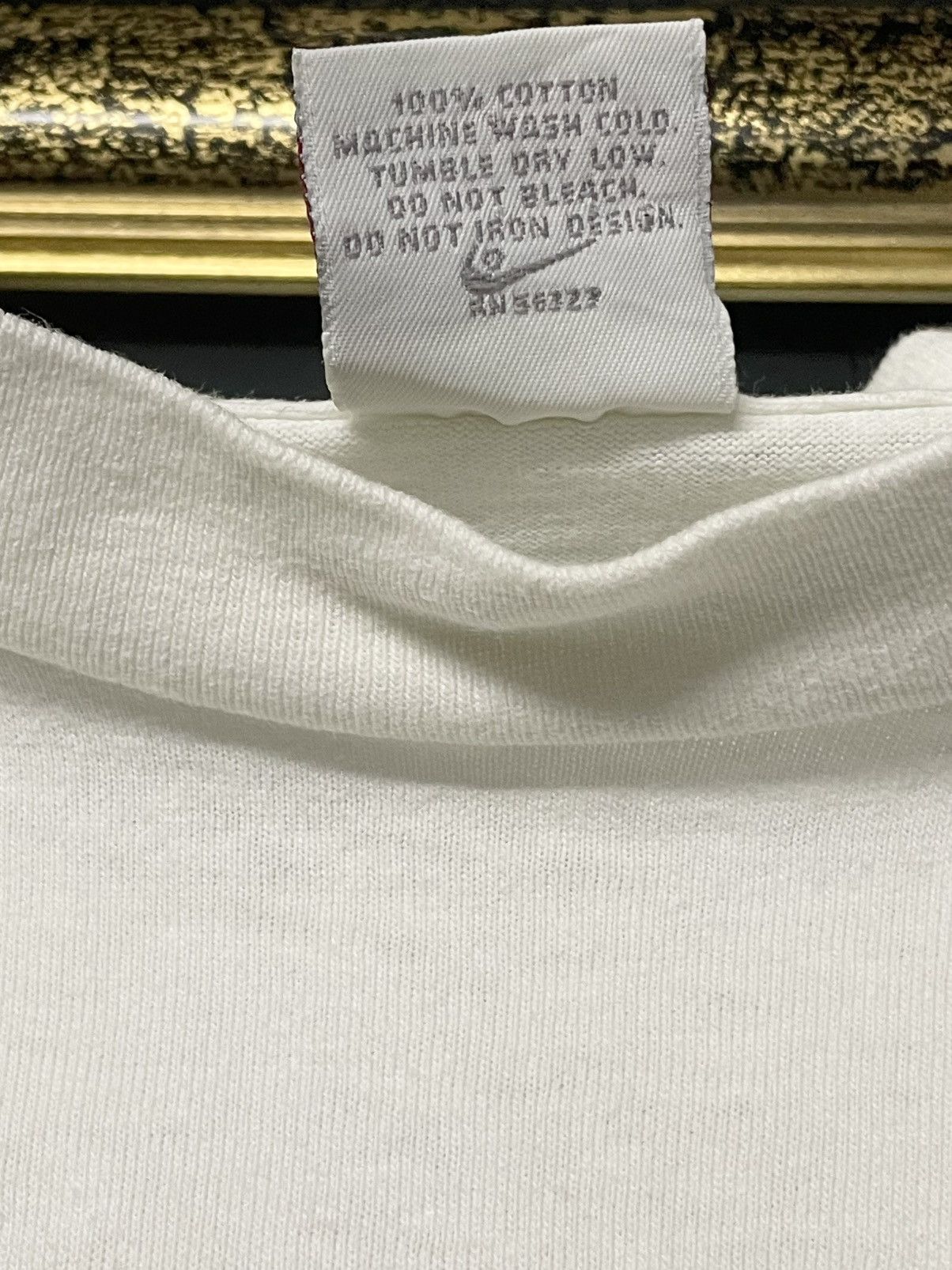 Nike Vintage 90s Designer Nike Land Of The Free Nba Og Tshirt Size US M / EU 48-50 / 2 - 14 Thumbnail