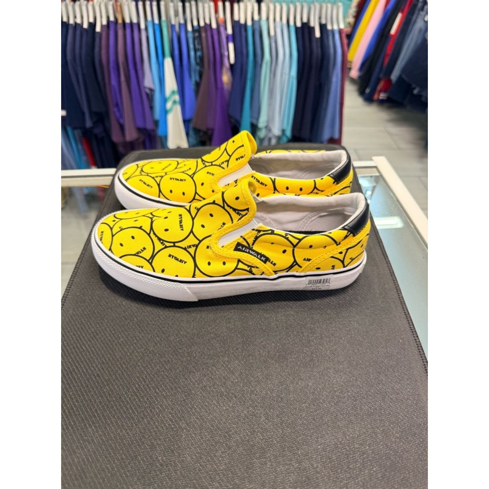 Airwalk Airwalk Smiley Face Yellow Slip-On Canvas Sneakers Size US 6.5 / IT 36.5 - 3 Thumbnail
