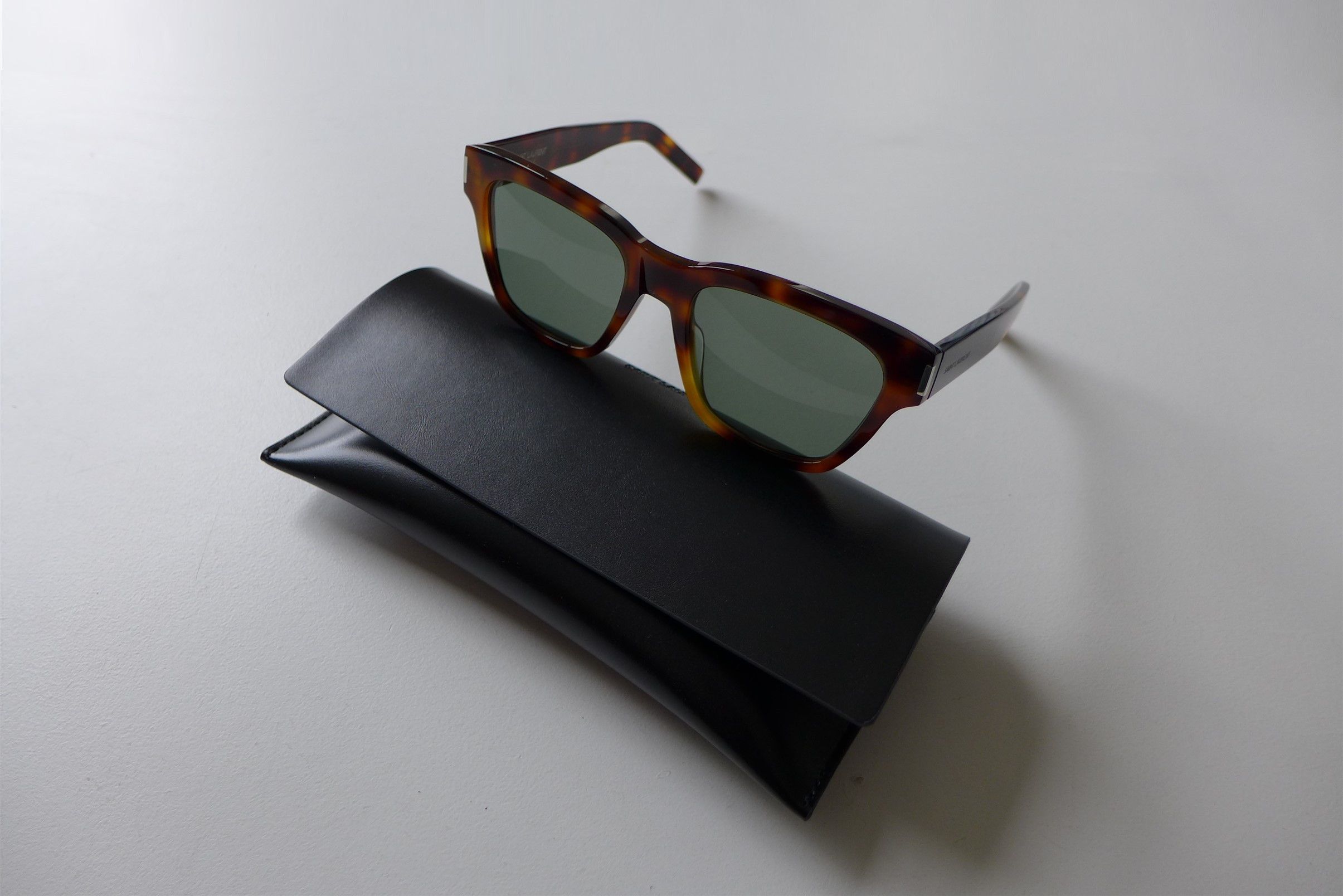 Saint Laurent Paris Saint Laurent SL560 Sunglasses - Tortoise Acetate Size ONE SIZE - 4 Thumbnail