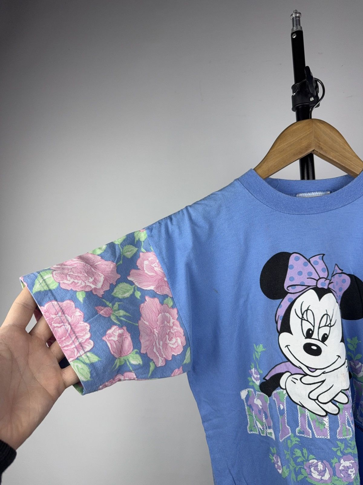 Disney VNTG 90s Retro Minnie Mouse Disney T-Shirt Floral Sleeves Size XS / US 0-2 / IT 36-38 - 6 Thumbnail