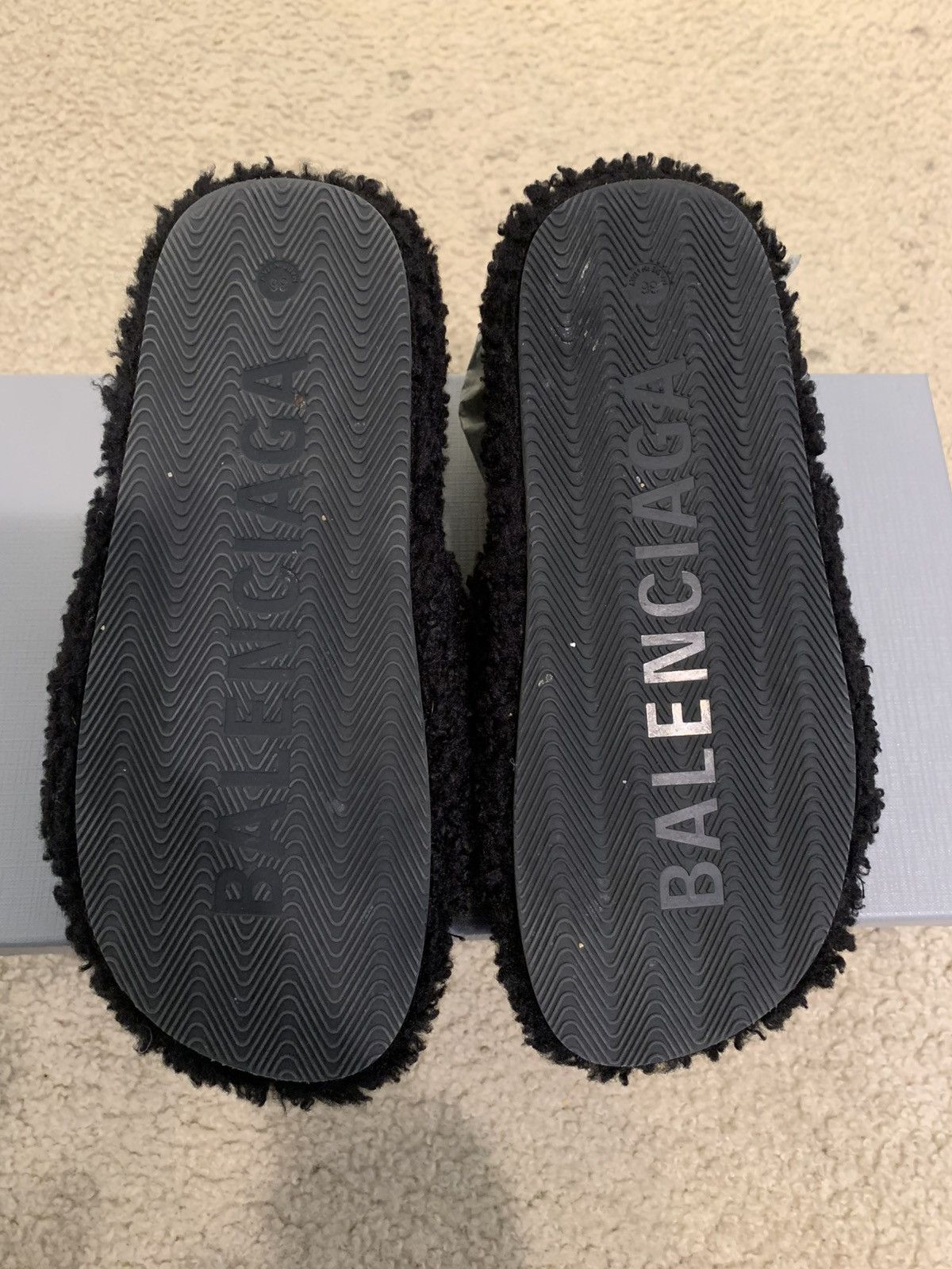 Balenciaga Balenciaga furry slides Size US 6 / IT 36 - 4 Thumbnail