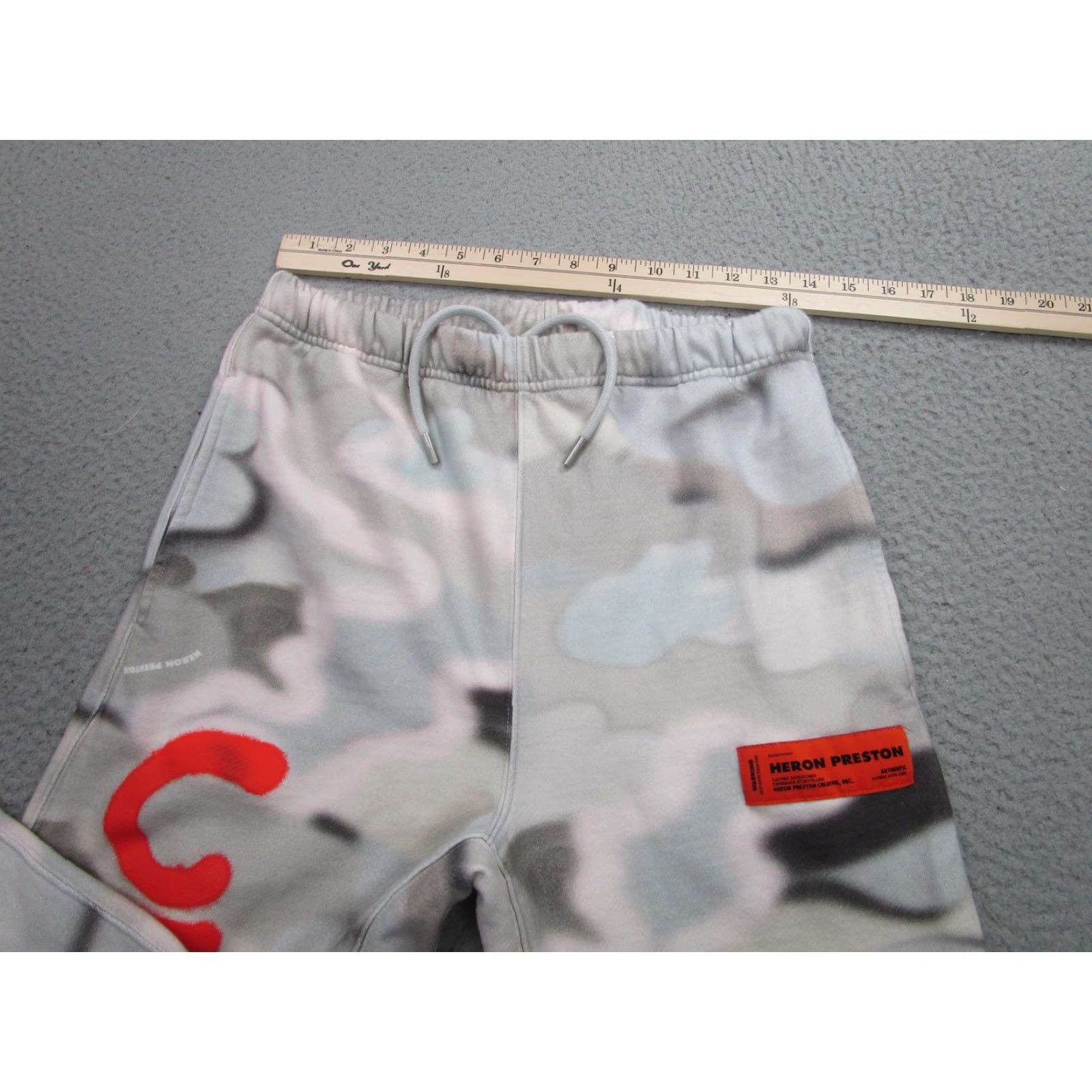 Heron Preston VINTAGE Heron Preston Jogger Pant Main Brand Gray Camo Sweatpants Mens Small Adult Regular S Cotton Fleece Elastic Drawstring 100% Cotton 28in Mens Size US 29 - 6 Thumbnail