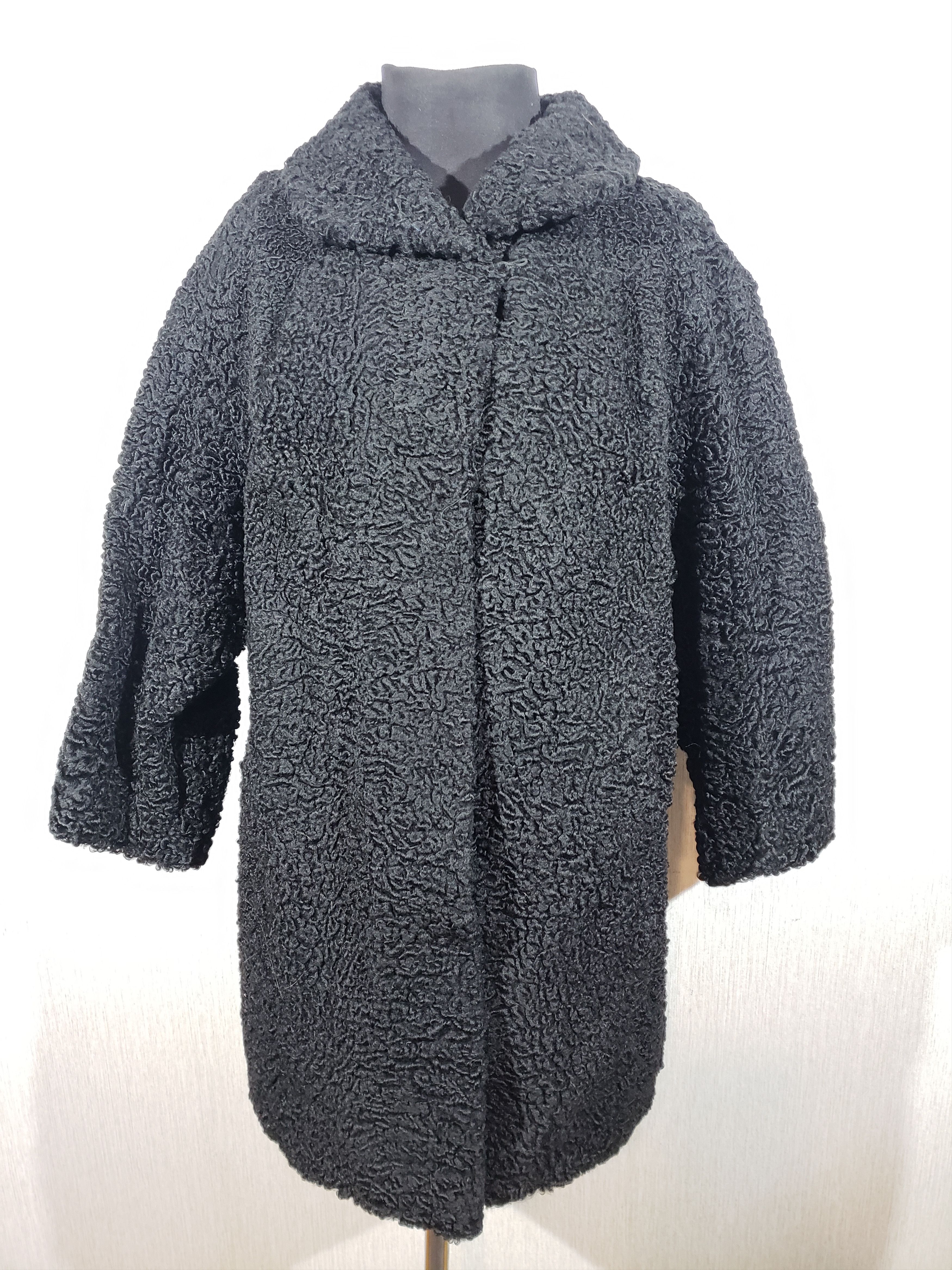 Other Luxurious women's fur coat made of genuine black sheep fur. Size XL / US 12-14 / IT 48-50 - 1 Thumbnail