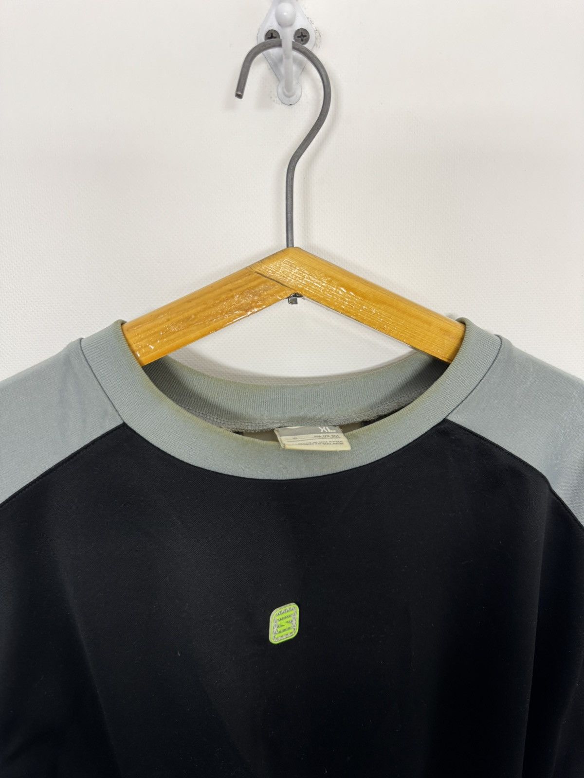 Nike Vintage Y2k Nike Shox Big Logo Swoosh T-Shirt Size US S / EU 44-46 / 1 - 13 Thumbnail
