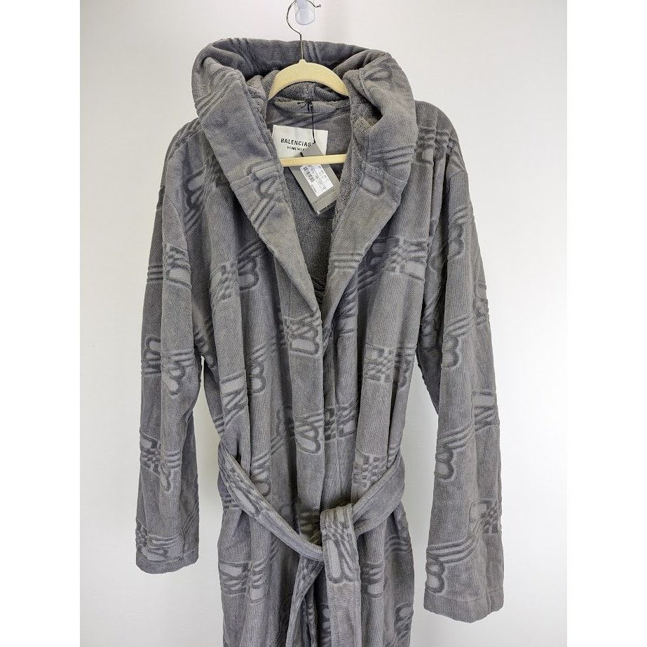 o1rshd1 Monogram Gown in Gray