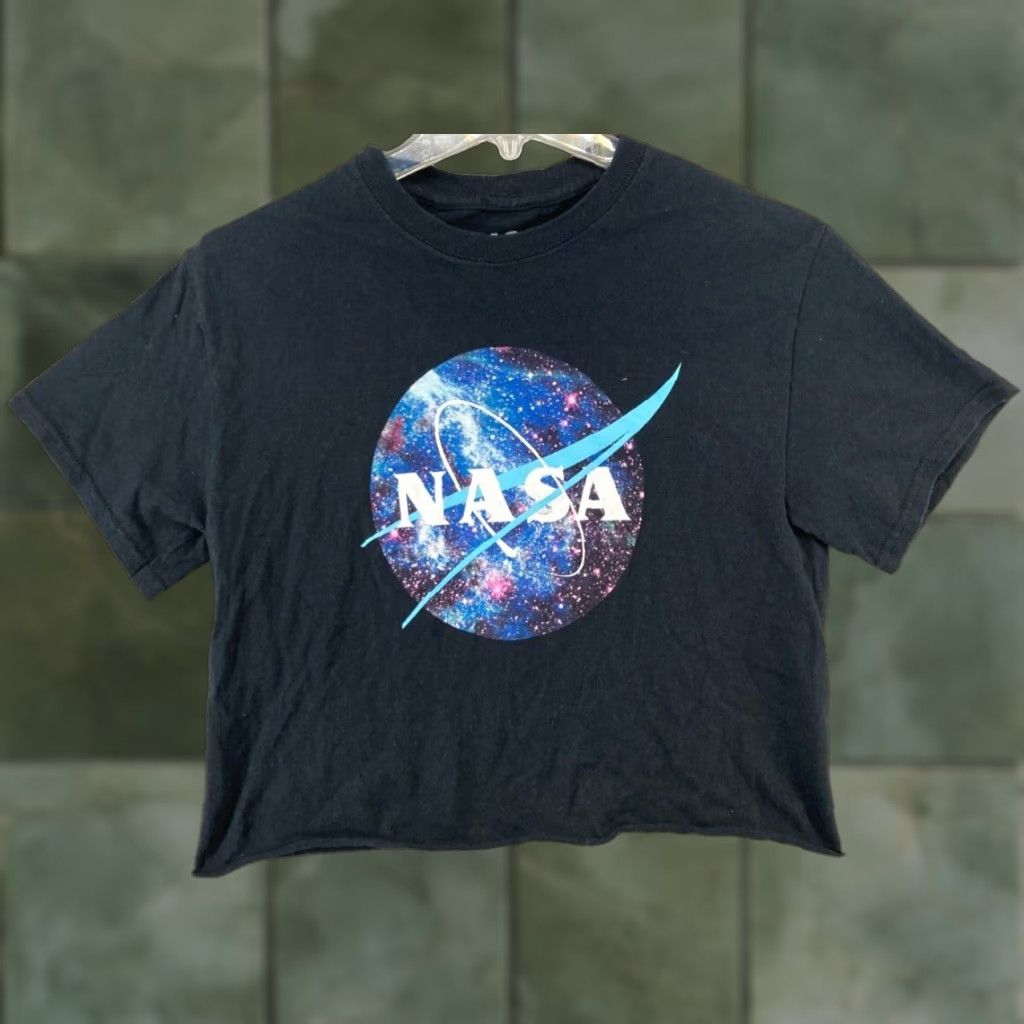NASA NASA womens TShirt XS Black Cropped Space Shirt Womens XS Black NASA Space Cropped Graphic Print Crew Neck Short Sleeve Shirt 90s? Size XS / US 0-2 / IT 36-38 - 1 Thumbnail