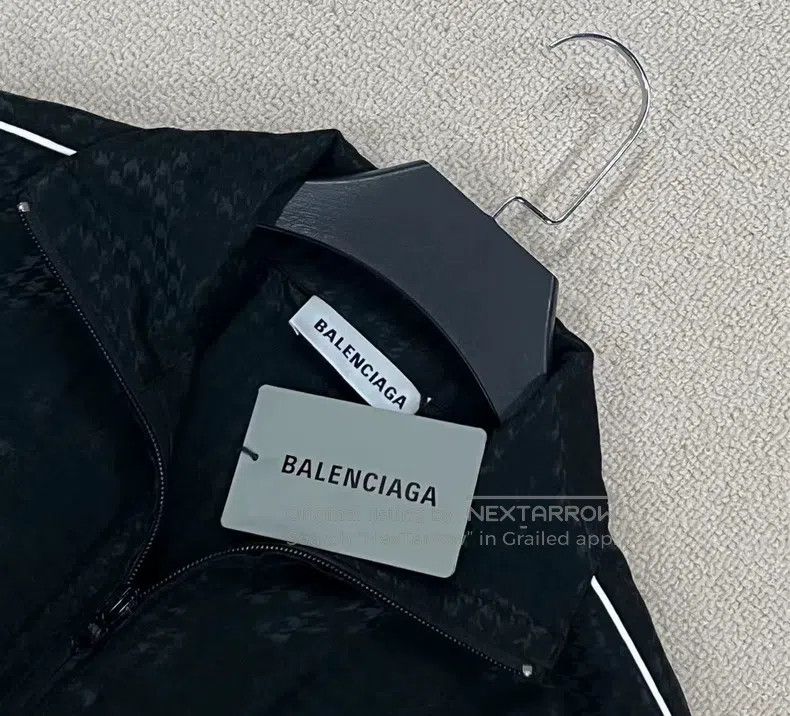 Balenciaga Balenciaga Black and White Double B Letter Hidden Pattern Size US S / EU 44-46 / 1 - 3 Thumbnail
