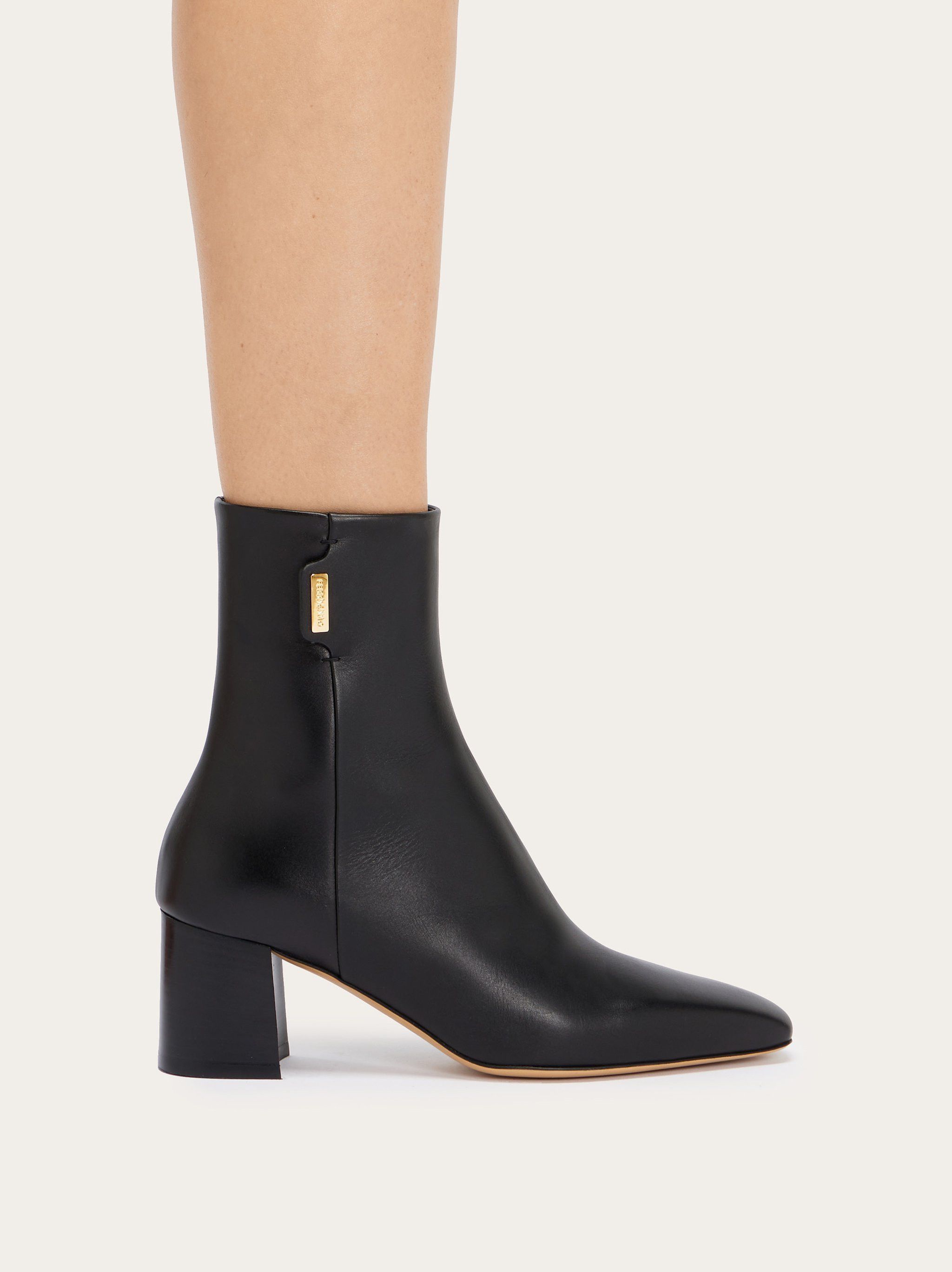 Salvatore Ferragamo o1s1rm0924 Ankle Boots in Black Size US 7.5 / IT 37.5 - 3 Thumbnail
