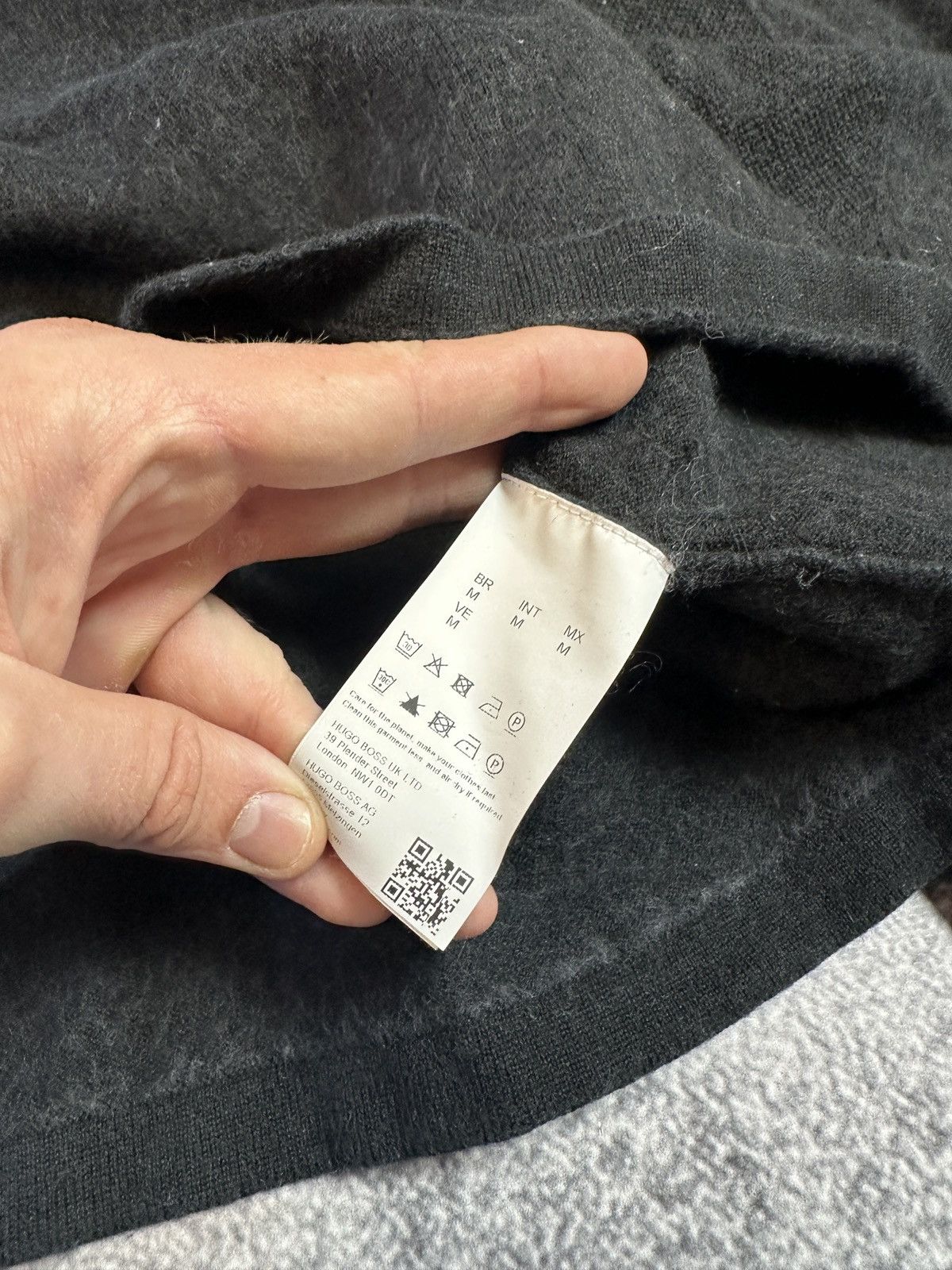 Hugo Boss × Vintage Vintage Central Logo Boss Wool Sweater Streetwear Style USA Size US S / EU 44-46 / 1 - 5 Thumbnail