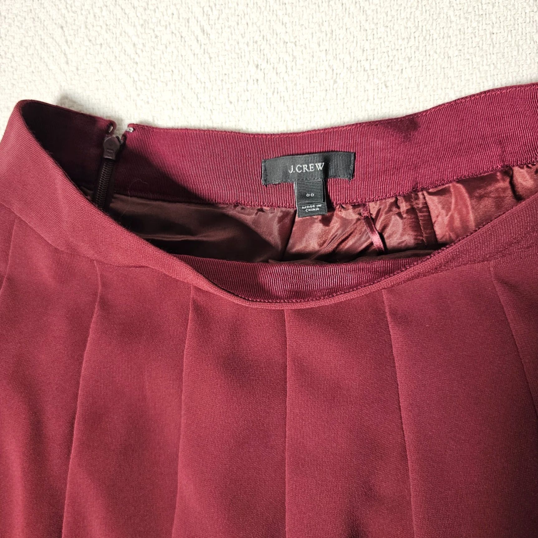 J.Crew J.CREW COLOR BLOCK PLEATED SKIRT SIZE 00 SIDE ZIPPER LINED SHORT MAROON NAVY POLYESTER JOB? Size 24" / US 00 / IT 34 - 2 Thumbnail