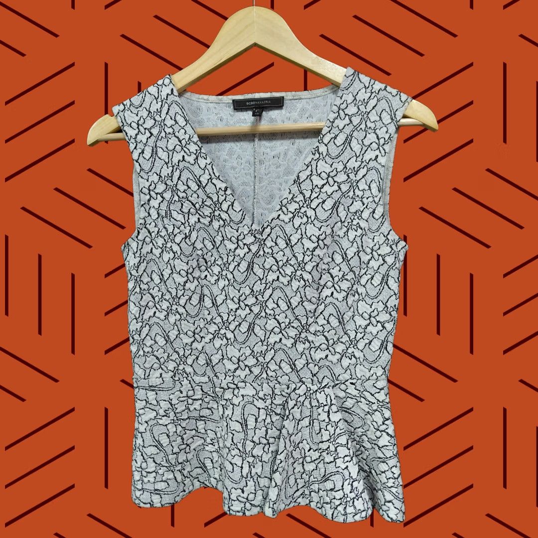 Bcbgmaxazria BCBGMAXAZRIA Sleeveless Peplum Top Black White Graphic Print XS Womens Blouse V-Neck Summer Spring Casual Business Size XS / US 0-2 / IT 36-38 - 1 Thumbnail