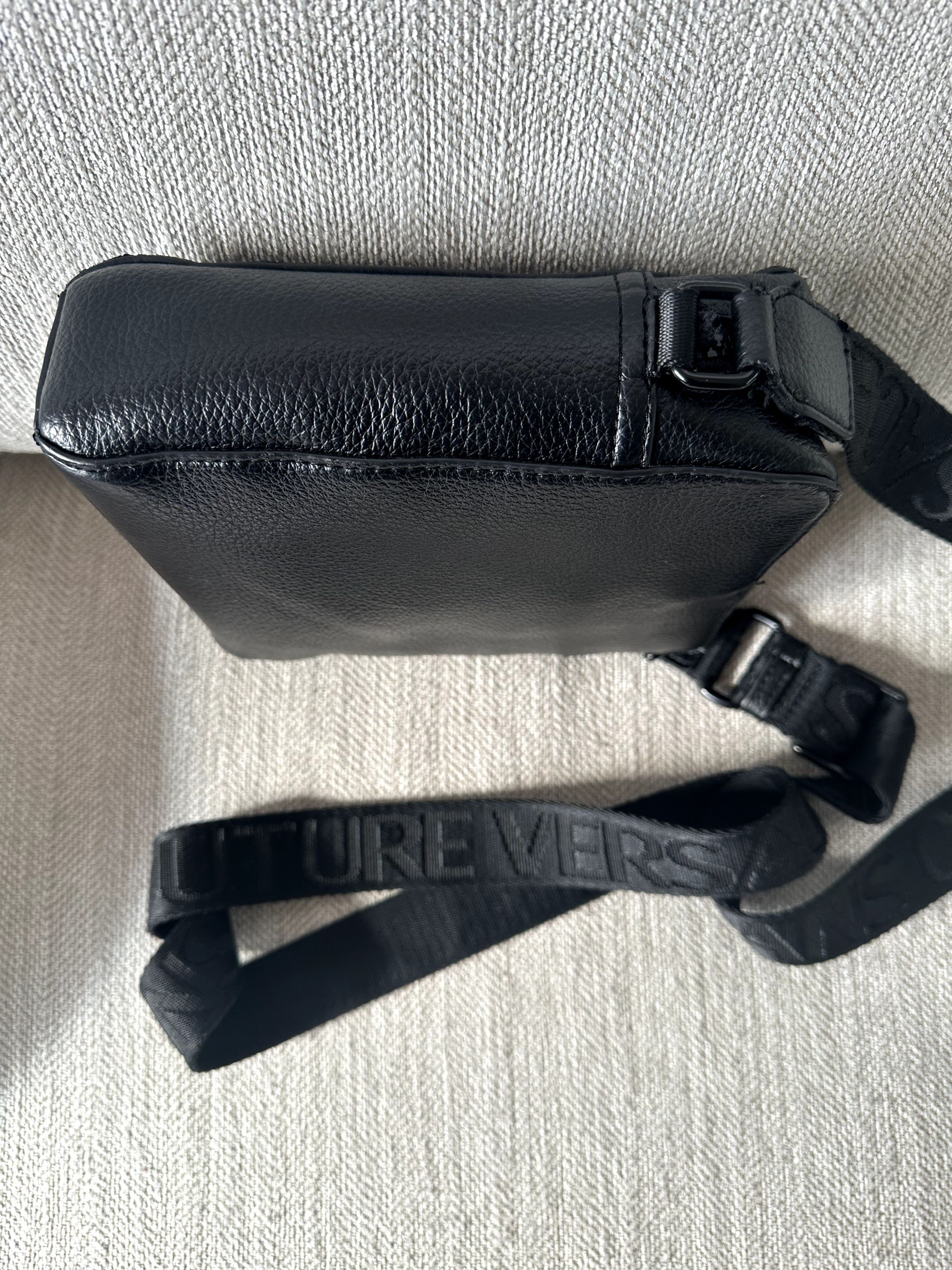 Versace Jeans Couture Versace Jeans Couture Crossbody Messenger Bag Logo Embossed Size ONE SIZE - 4 Thumbnail