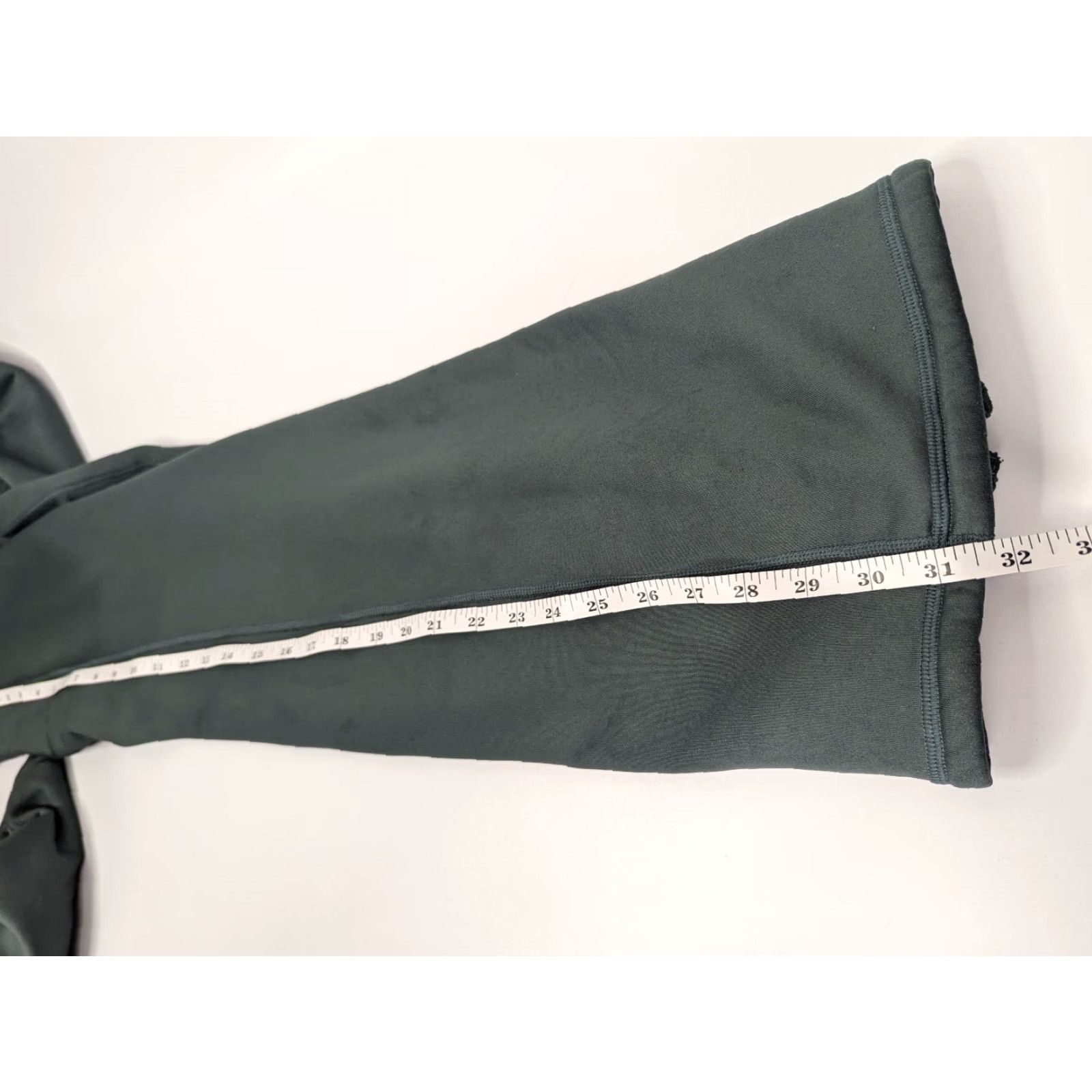 Old Navy Old Navy Green Fleece Lined Pants Womens 3X Go Dry High Rise Flare Sweatpants Size 40" / US 18 - 6 Thumbnail