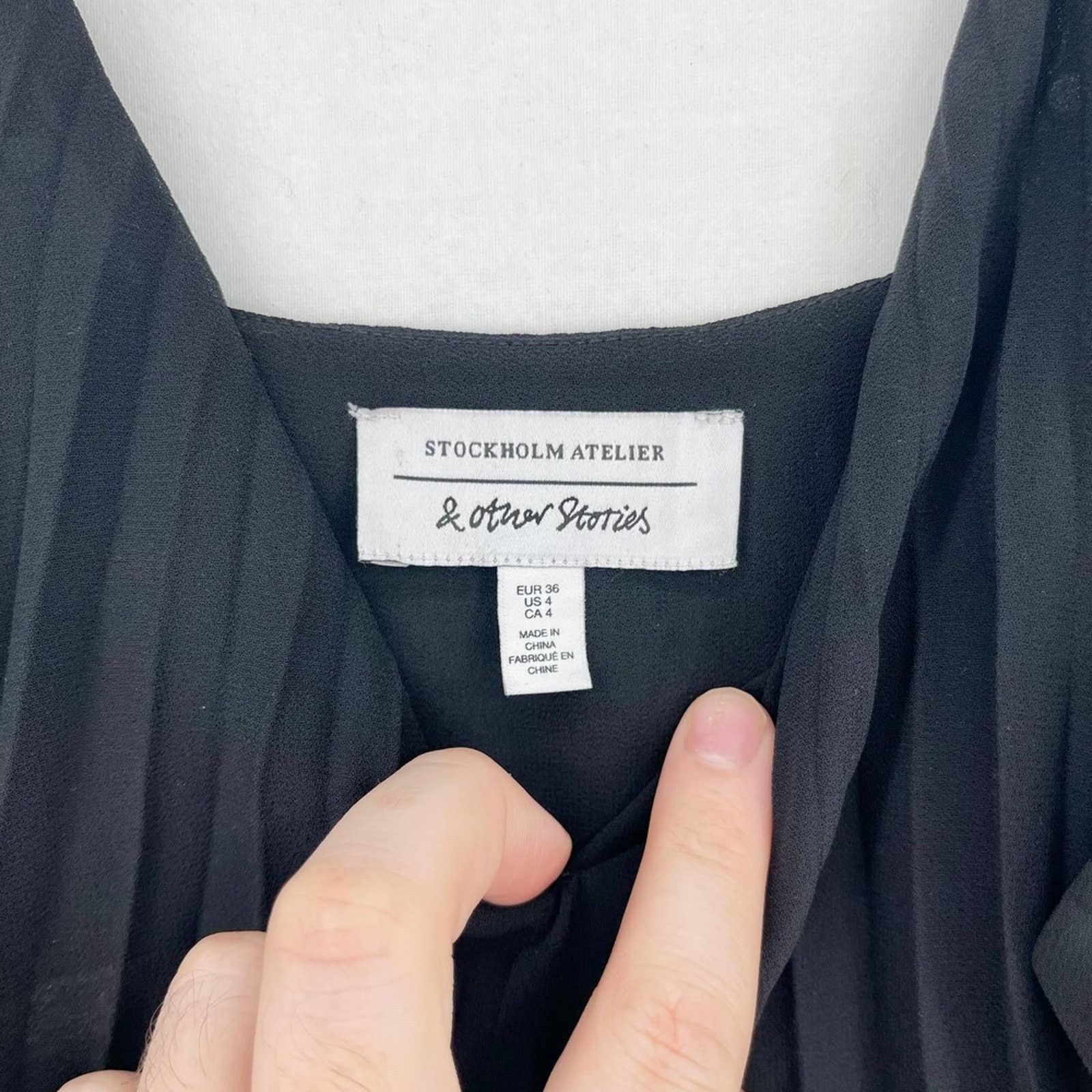 & Other Stories & Other Stories Black Pleated Chiffon Asymmetric V Neck Sz 4 Size S / US 4 / IT 40 - 3 Thumbnail