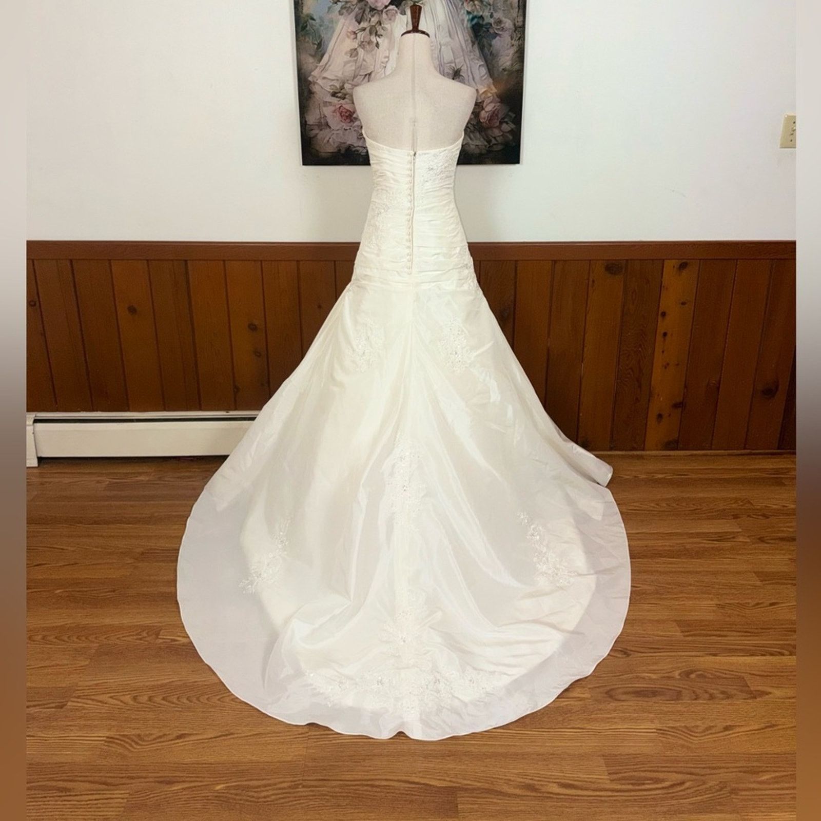 Other Stunning New Private Collection Taffeta Wedding Gown Size L / US 10 / IT 46 - 7 Thumbnail