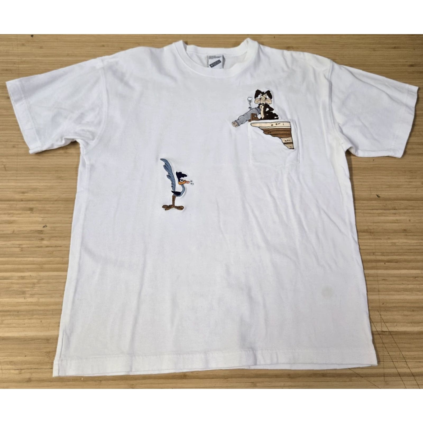 Vintage Warner Bros Shirt Mens Medium White Cartoon Pocket Tee Road Runner Wile E Coyote Size US M / EU 48-50 / 2 - 2 Thumbnail