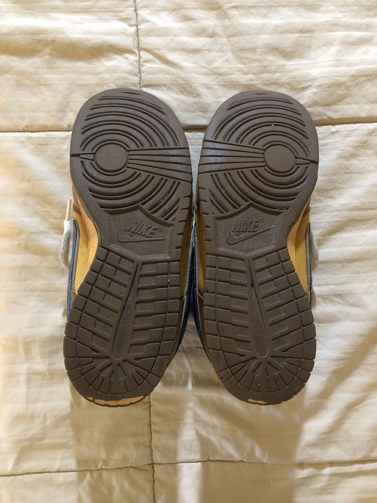 Nike Nike SB Dunk Low "Newcastle Brown Ale" 2008 Size US 10 / EU 43 - 4 Thumbnail