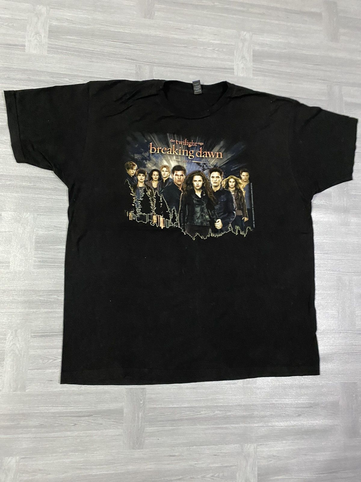 Vintage Vintage 2012 The Twilight Saga Breaking Dawn shirt Size US XL / EU 56 / 4 - 3 Thumbnail