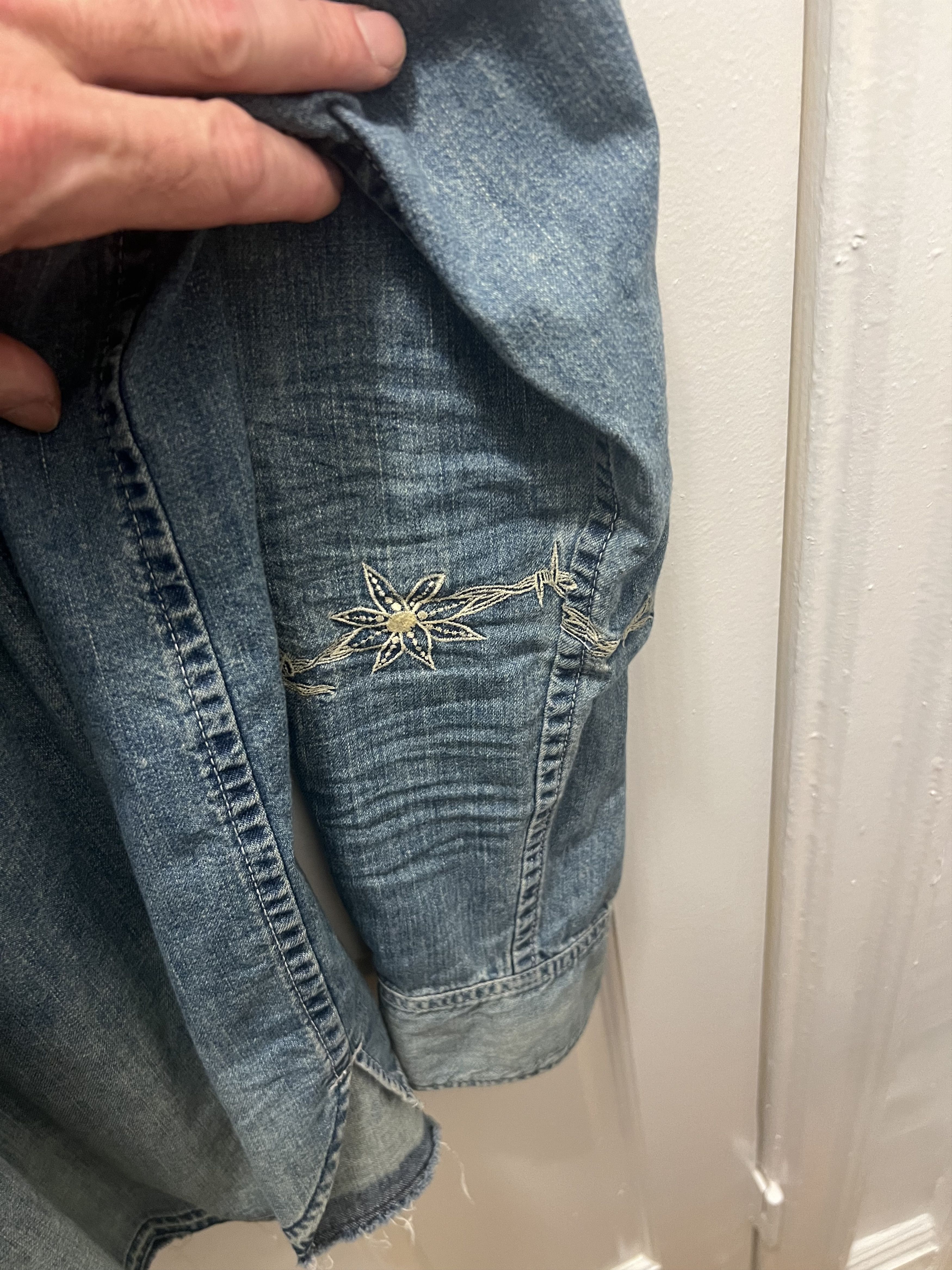 Sacai $1110 Embroidered Reworked Western Denim Shirt Size US L / EU 52-54 / 3 - 4 Thumbnail