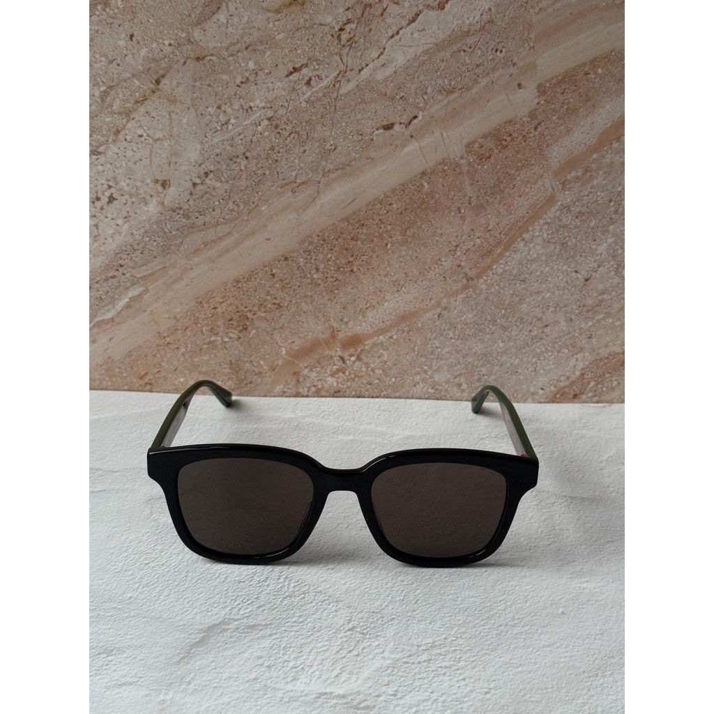 Gucci NEW Gucci GG0847SK Black Striped Arm Unisex Sunglasses Size ONE SIZE - 2 Thumbnail