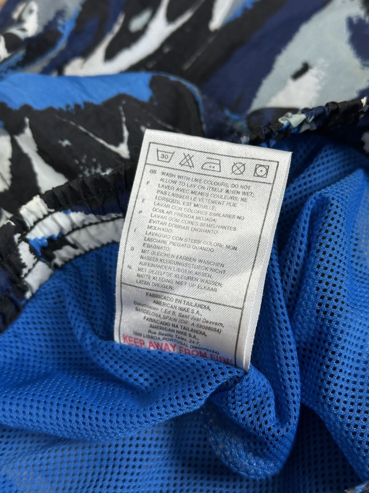 Nike × Vintage Vintage 90’s Nike Nylon Abstract All Over Print Swim Shorts Size US 32 / EU 48 - 11 Thumbnail
