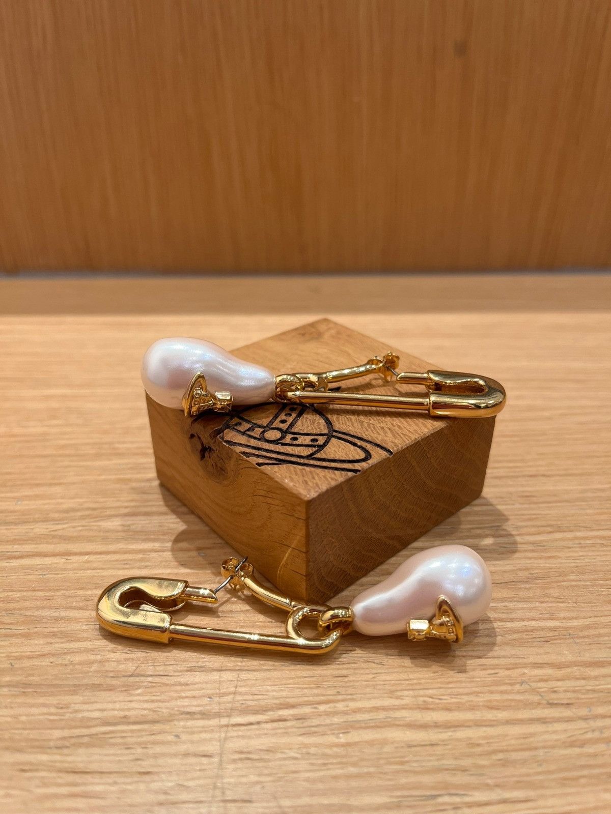 Vivienne Westwood o1f1d3z0525 Size: OS / Yael Earrings in Gold Size ONE SIZE - 1 Preview