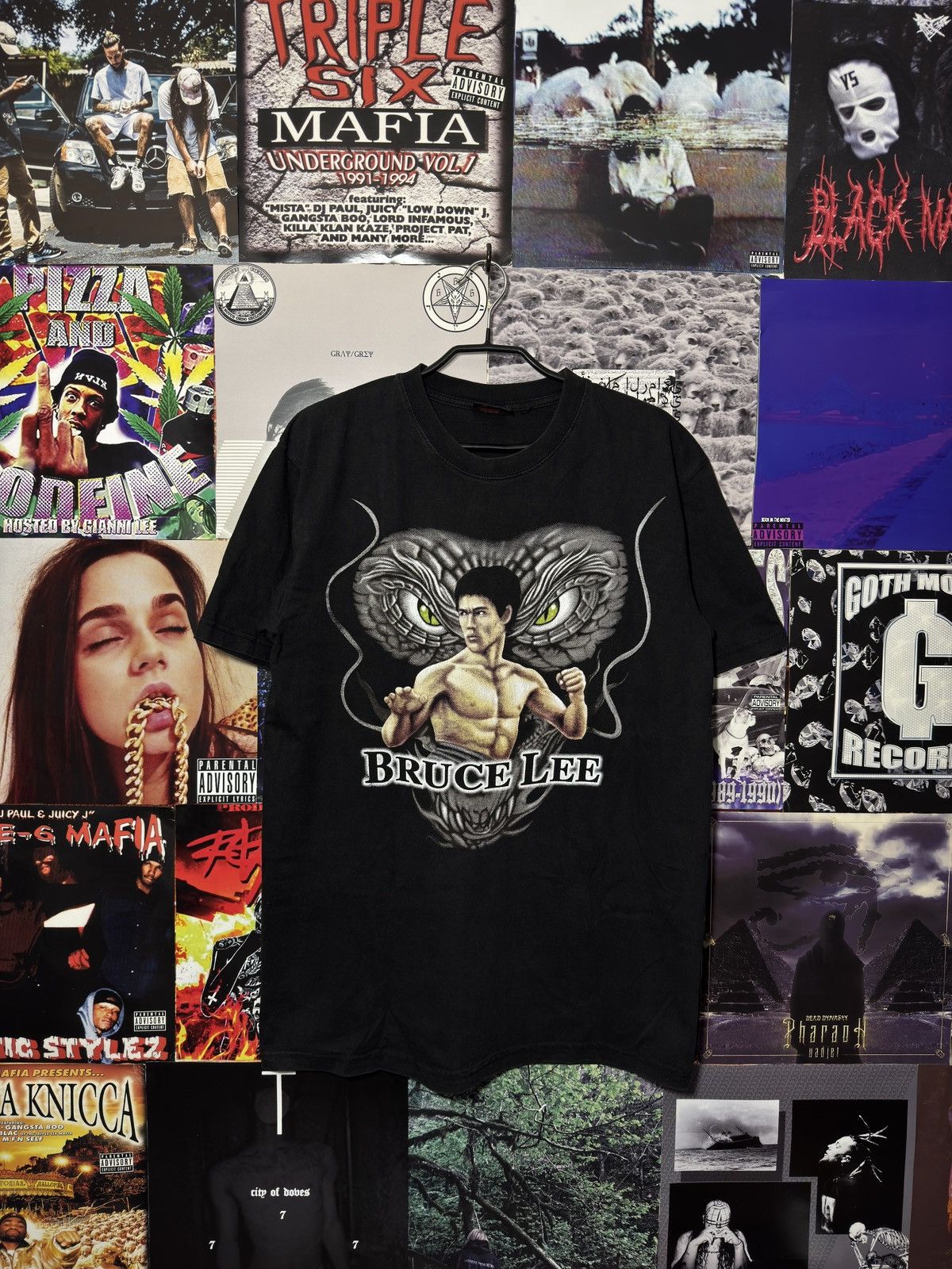 Vintage Vintage Bruce Lee Thunder 90s Tee Shirt Size US XL / EU 56 / 4 - 1 Thumbnail
