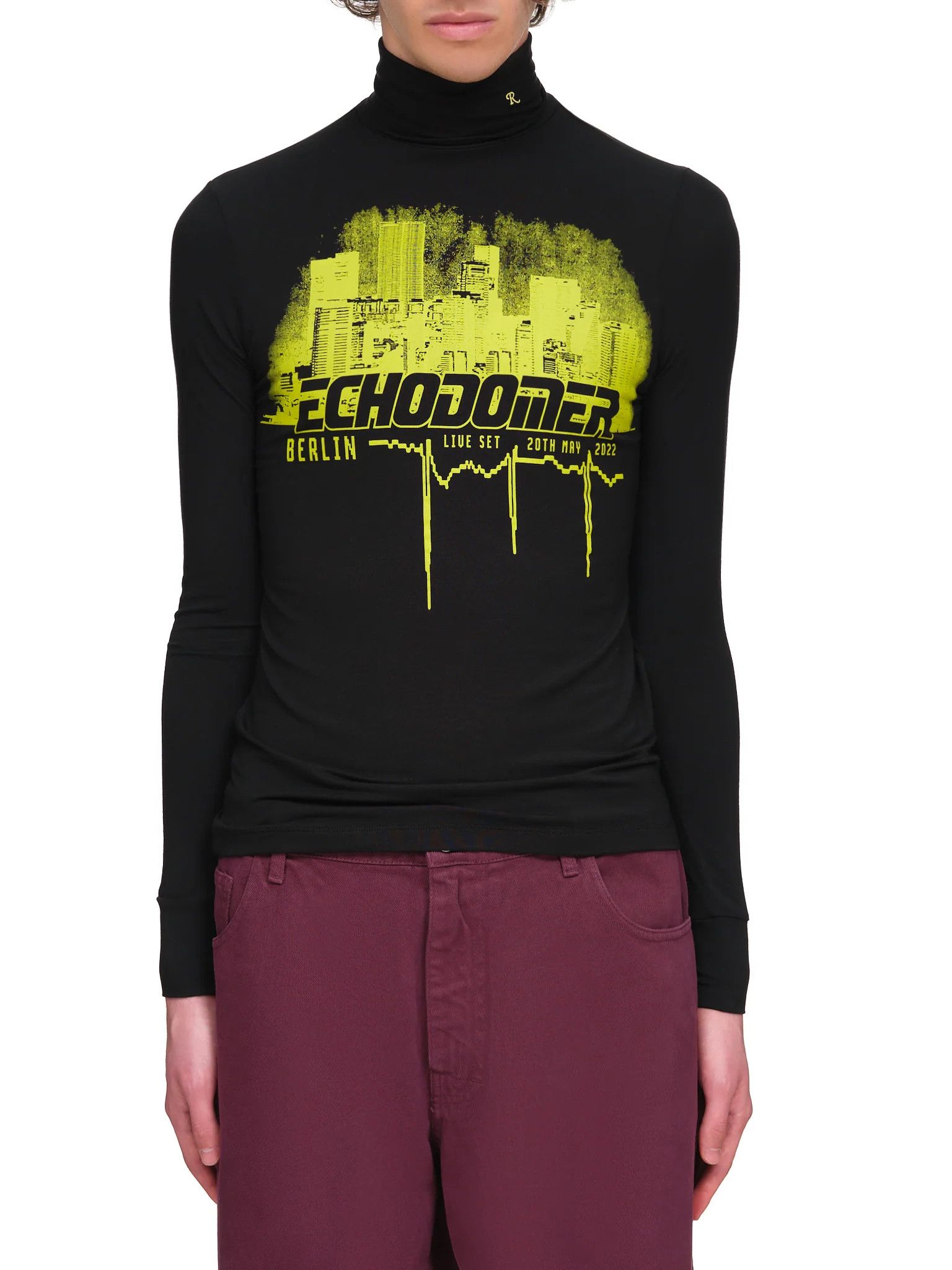 o1y0325 Logo Turtleneck T-Shirt in Black