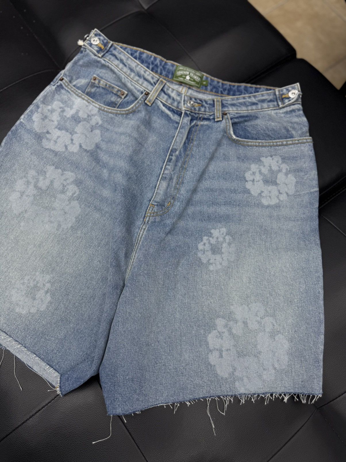 DENIM TEARS Denim Tears Cotton Wreath 2025 Shorts Size Large Blue (NEW) Size US 33 - 3 Thumbnail