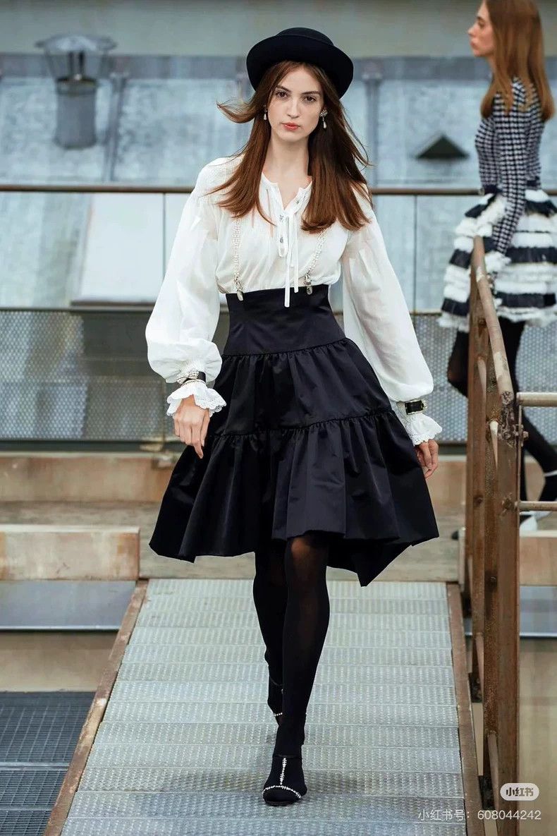 Chanel Chanel 20s roof series black mulberry silk irregular skirt Size 26" / US 2 / IT 38 - 9 Thumbnail
