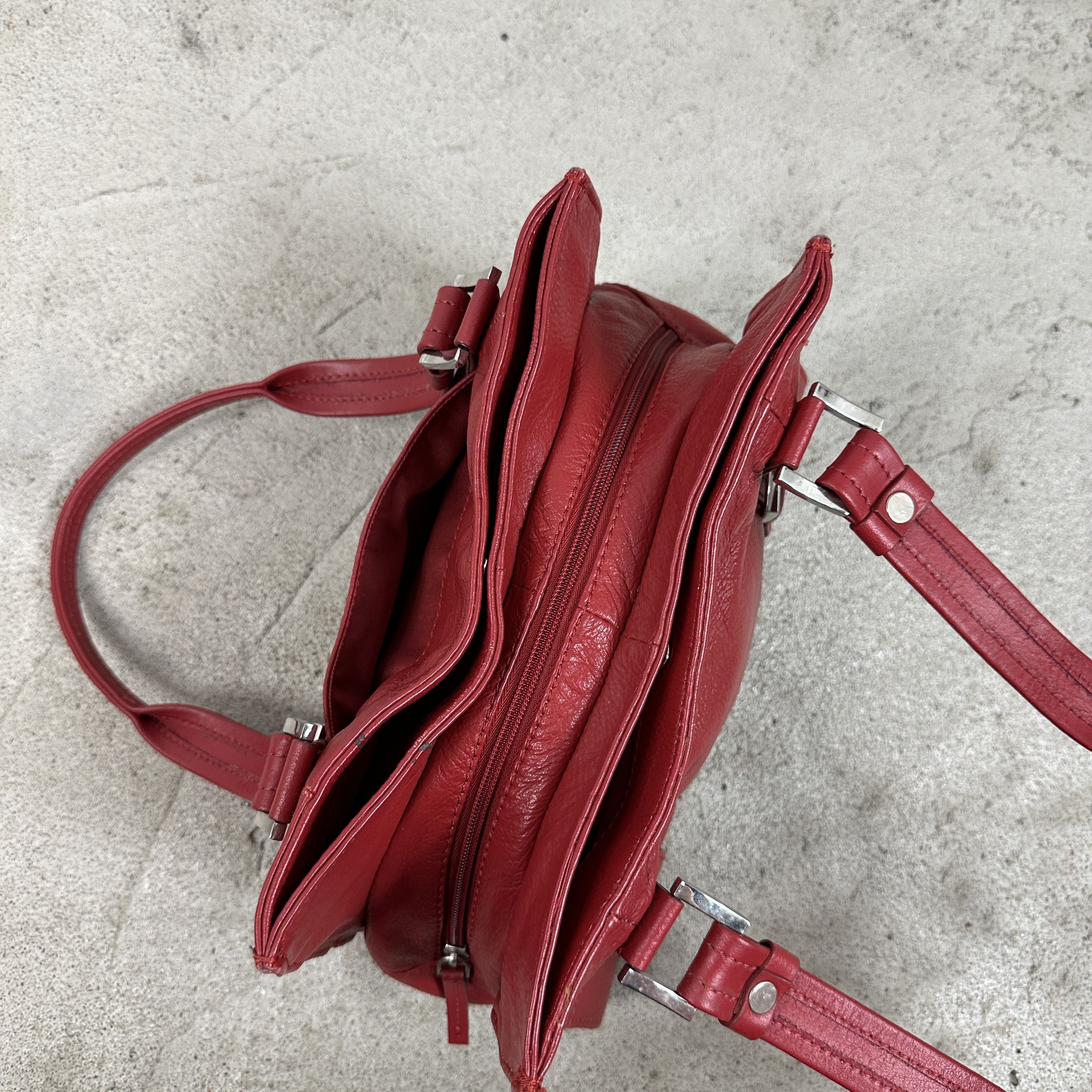 Vintage Vintage Avant Garde Faux Leather Cherry Red Shoulder Bag Size ONE SIZE - 6 Thumbnail